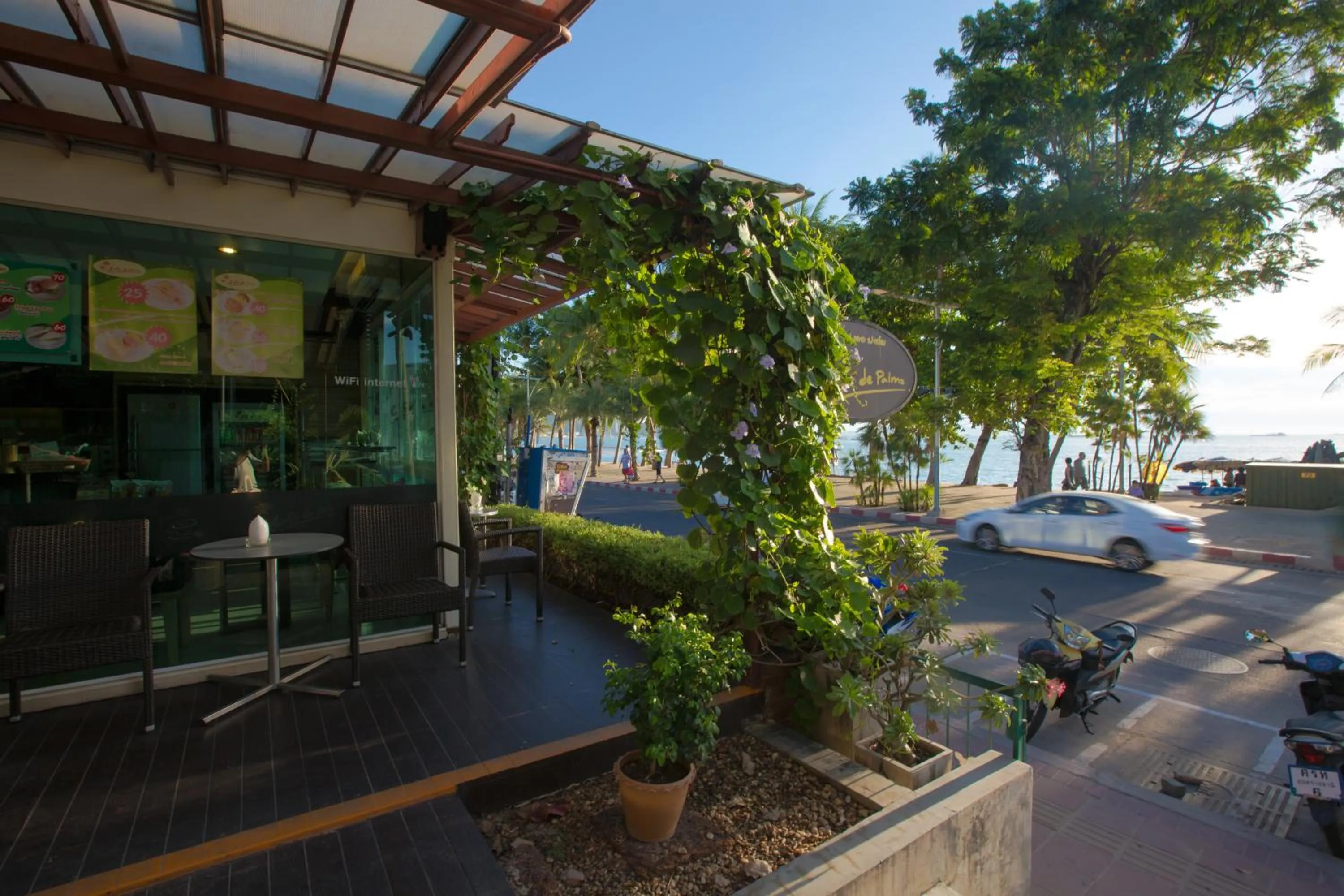 Lounge or bar in Twin Palms Resort Pattaya, SHA Extra Plus Certified