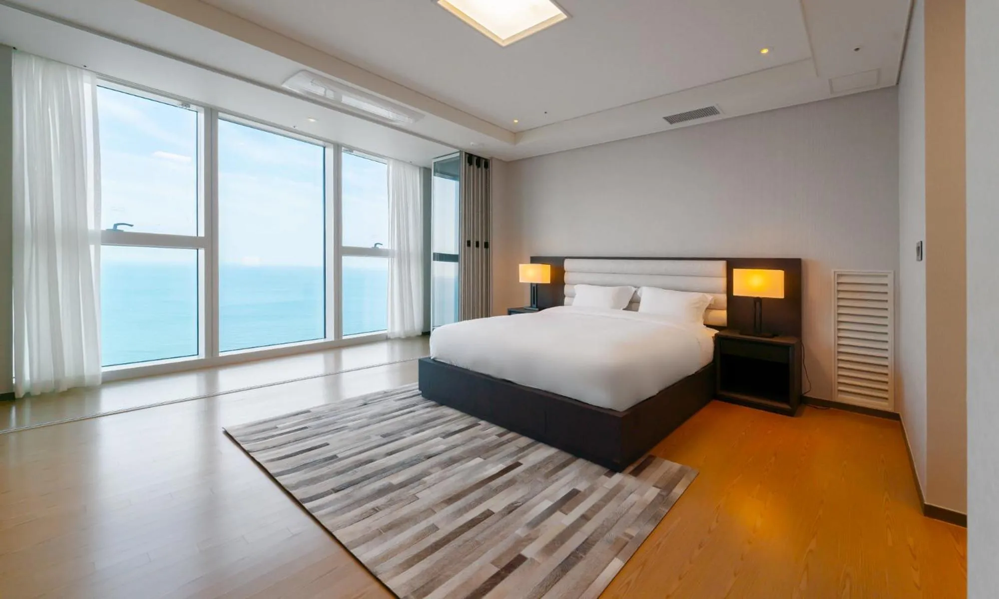 Bedroom, Bed in New CZ LCT Residence