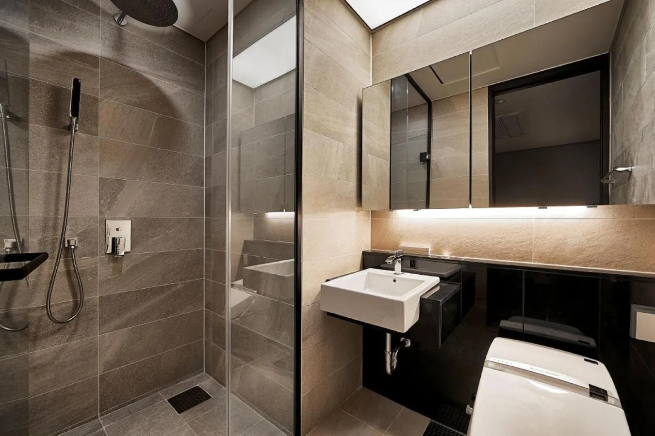 Bathroom in New CZ LCT Residence