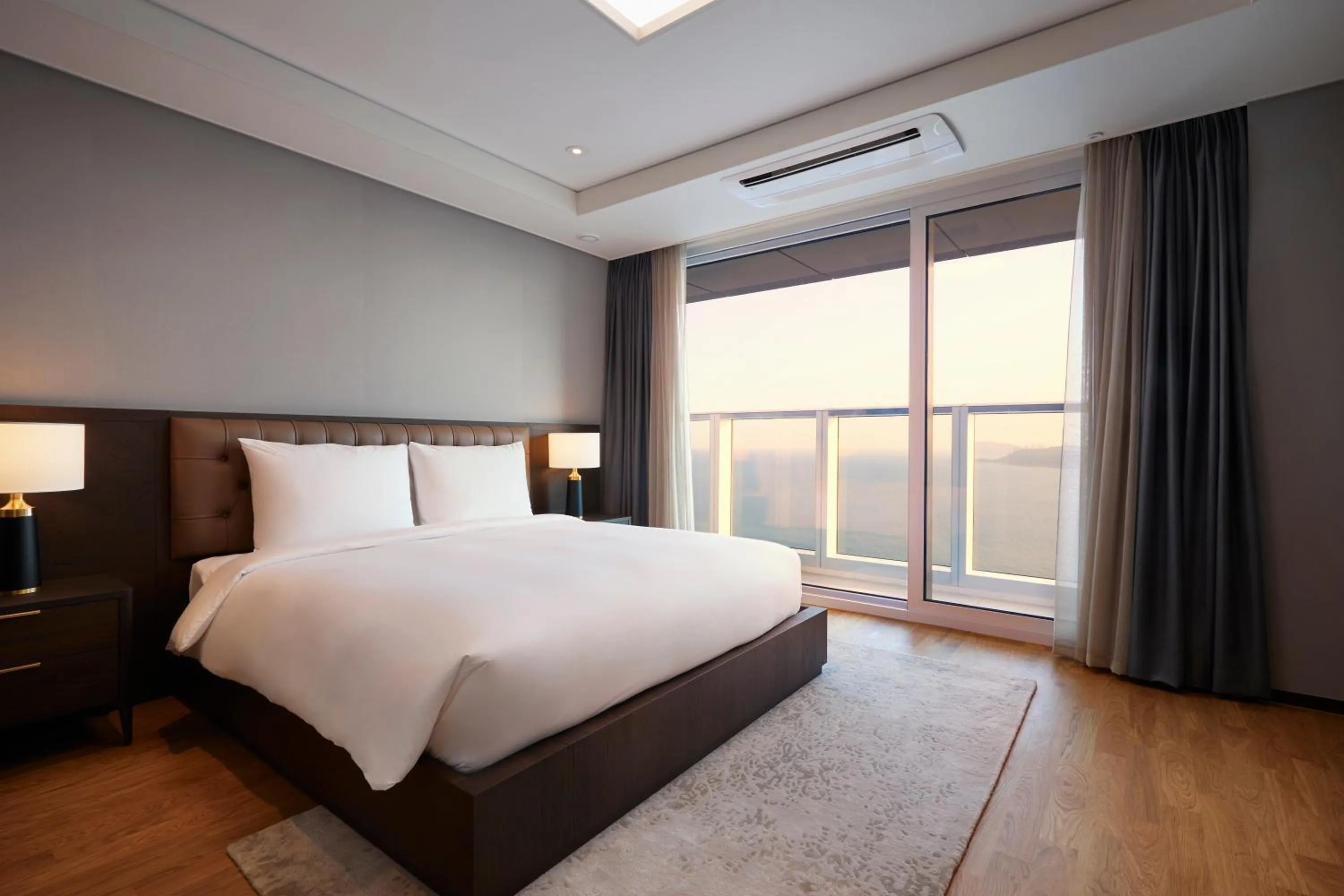 Bedroom, Bed in New CZ LCT Residence