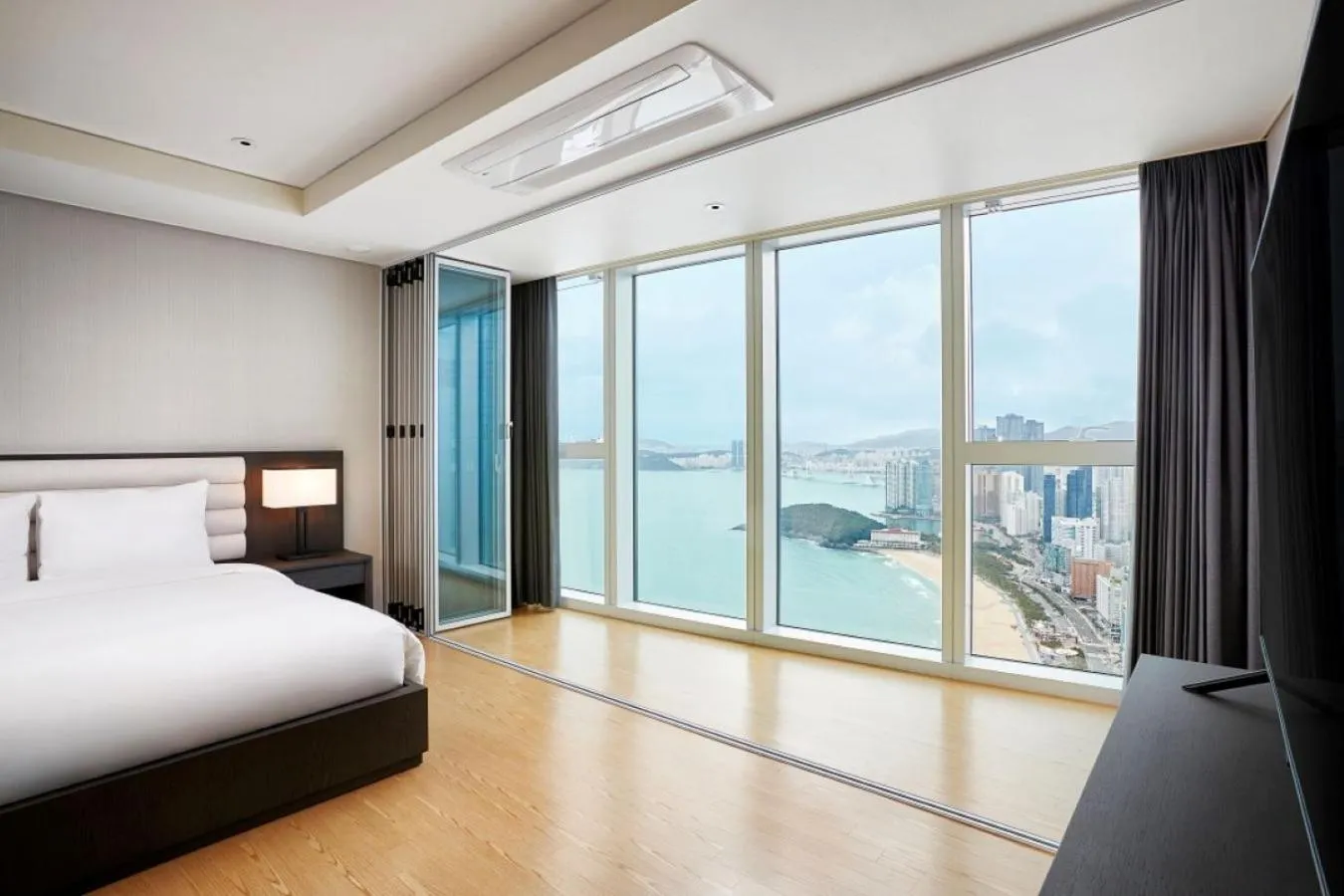 Bedroom, Bed in New CZ LCT Residence