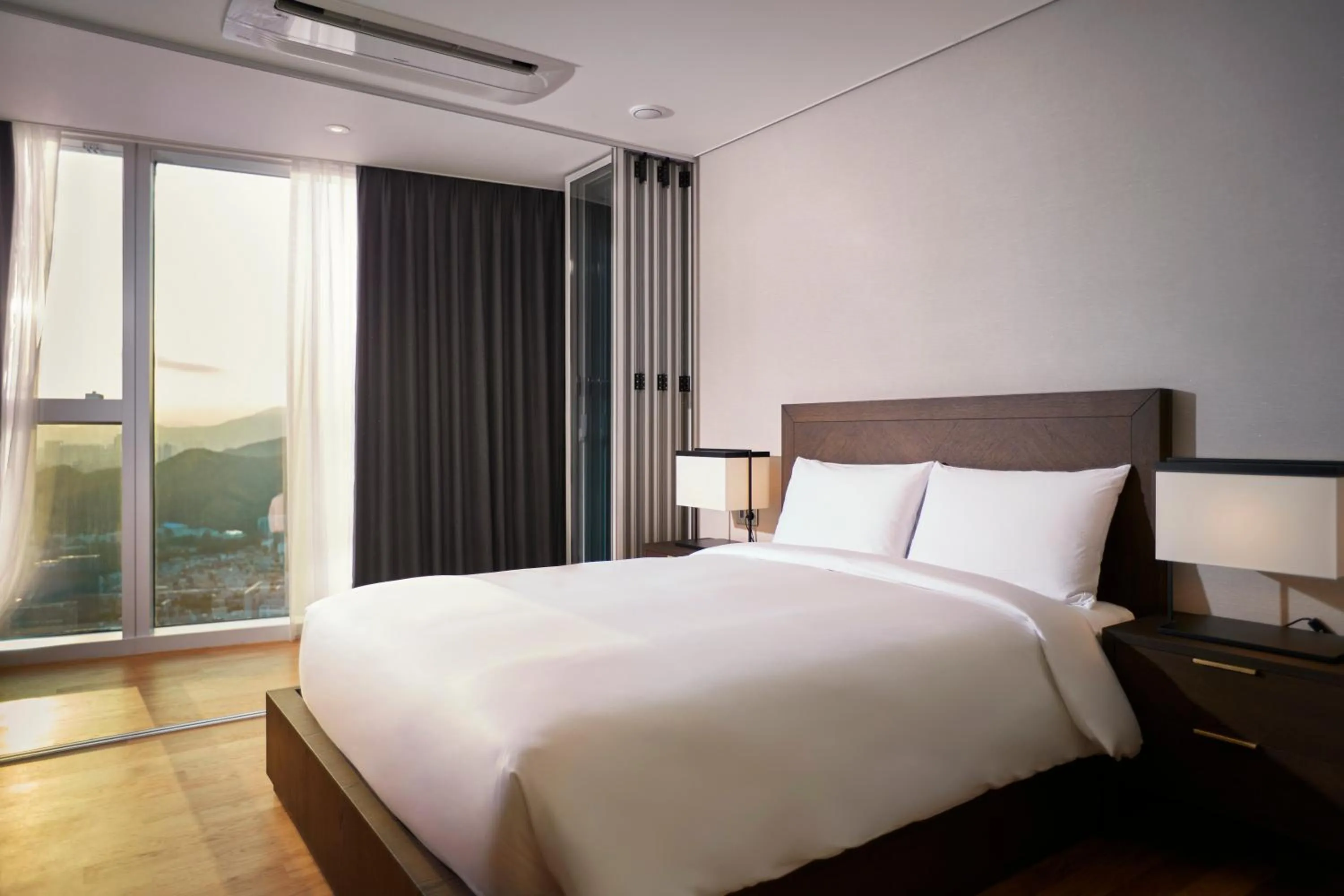 Bedroom, Bed in New CZ LCT Residence