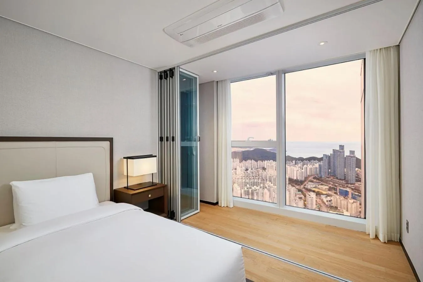 Bedroom, Bed in New CZ LCT Residence