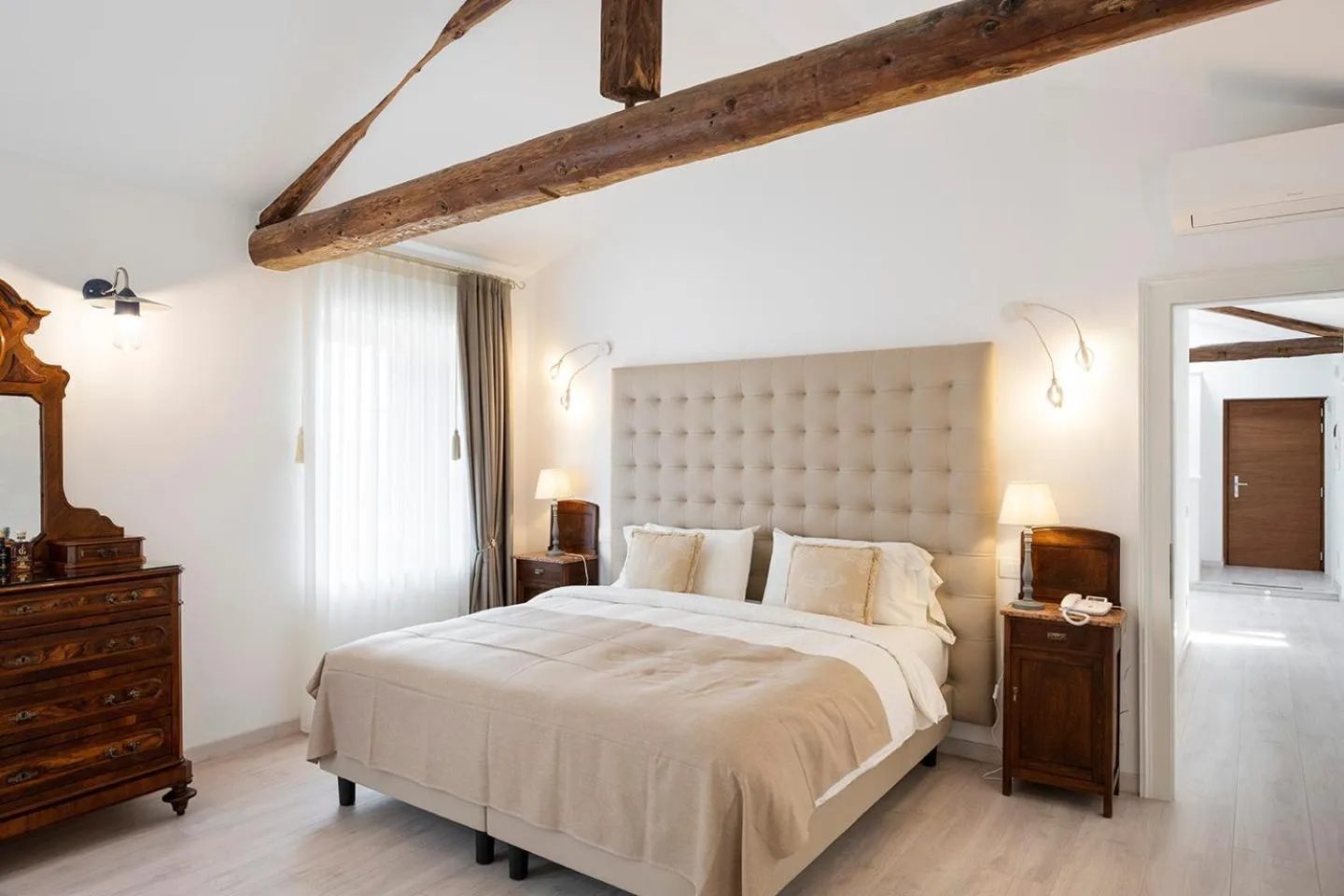 Photo of the whole room, Bed in Hotel Villa Rosenhof 1893