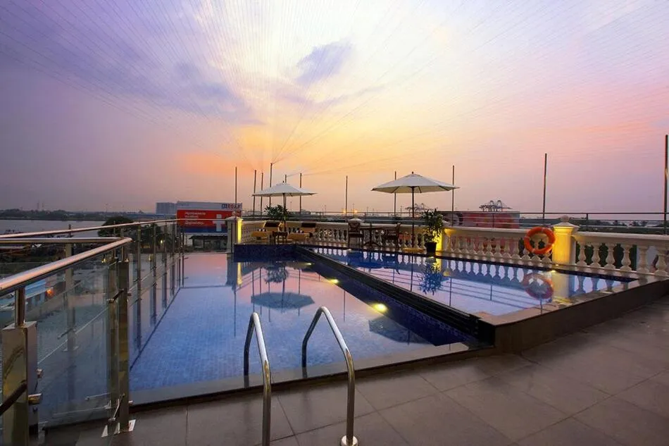 Pool view in Le Maritime Kochi