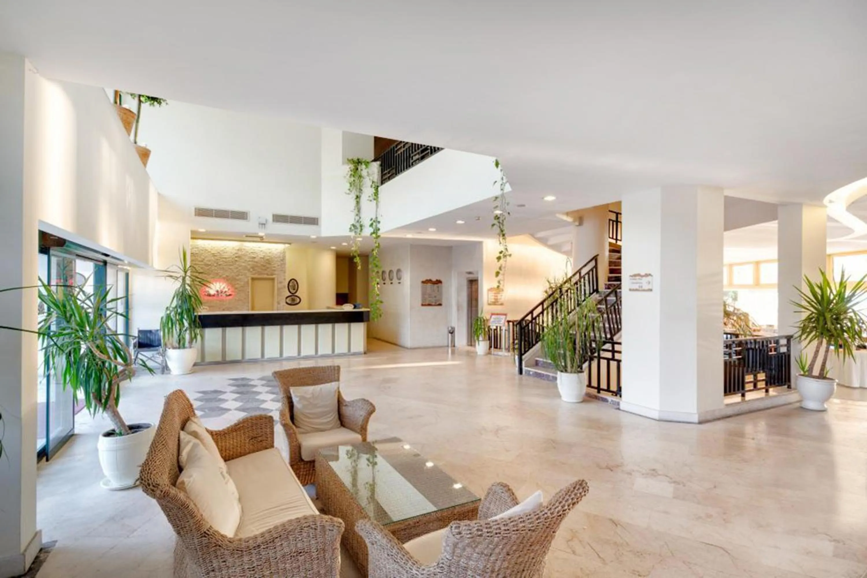 Day in Golden Lotus Hotel