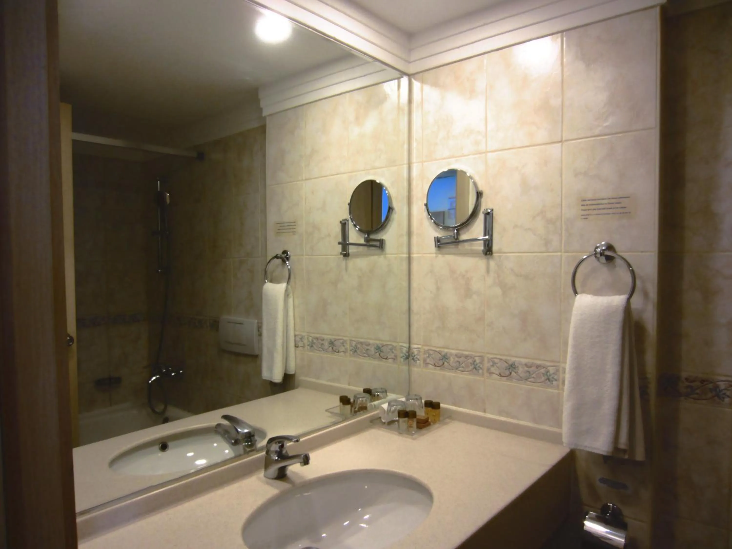 Bathroom in Golden Lotus Hotel