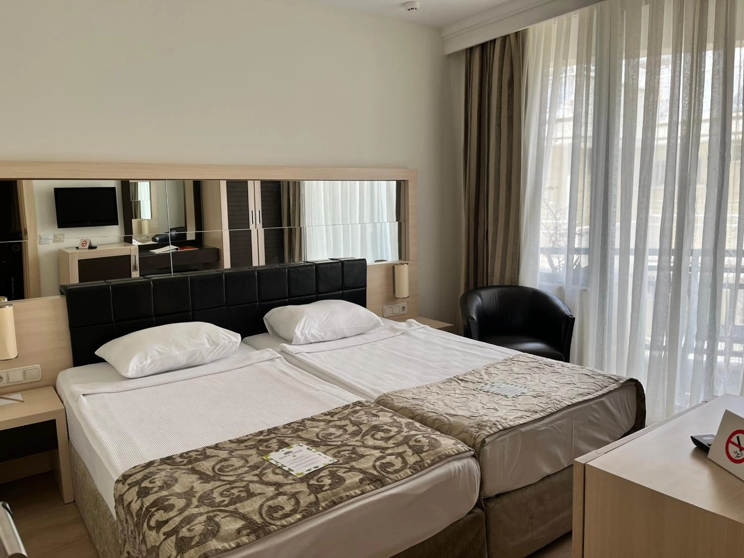 Bedroom, Bed in Golden Lotus Hotel