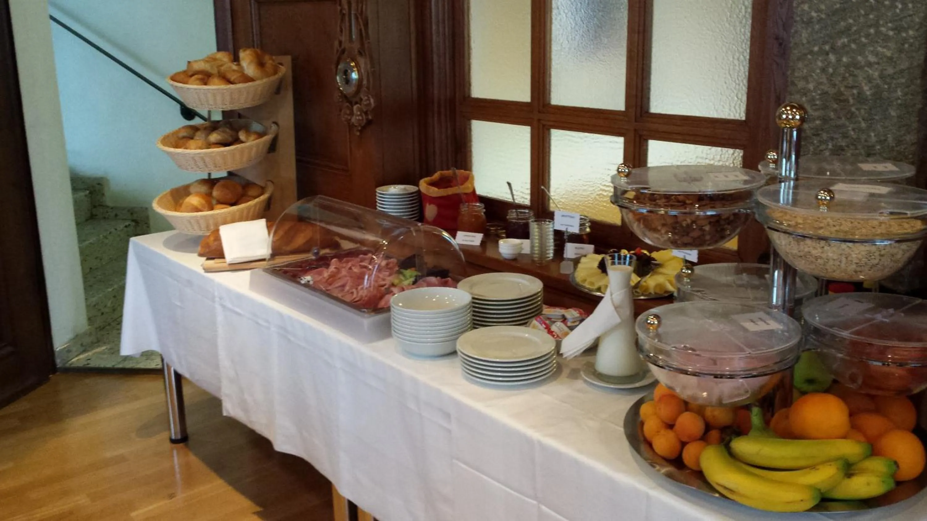 Buffet breakfast in Hotel Terminus