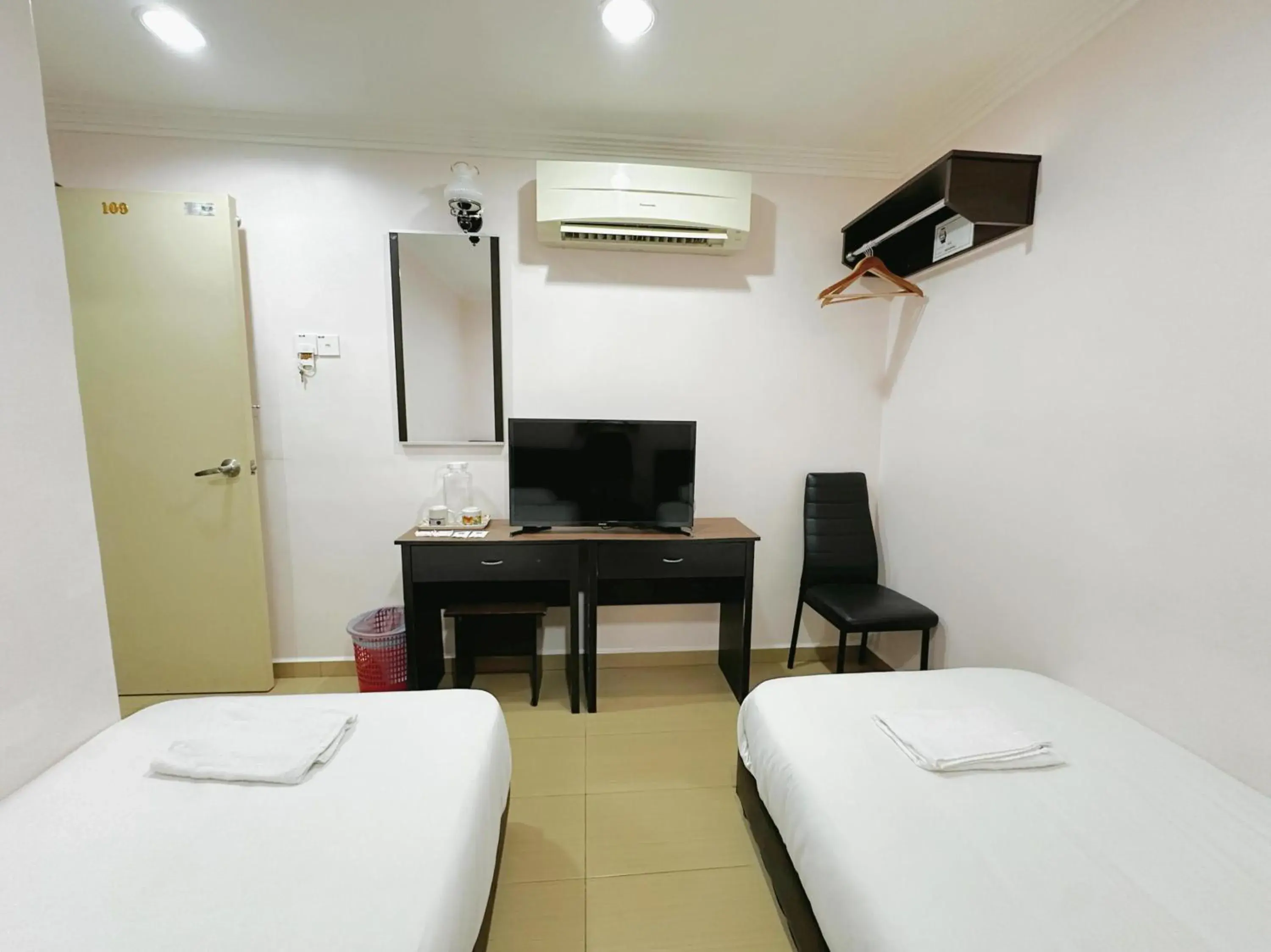 Deluxe Twin Room in Hotel O Tasik Utama Deluxe Twin Room in Hotel O Tasik Utama