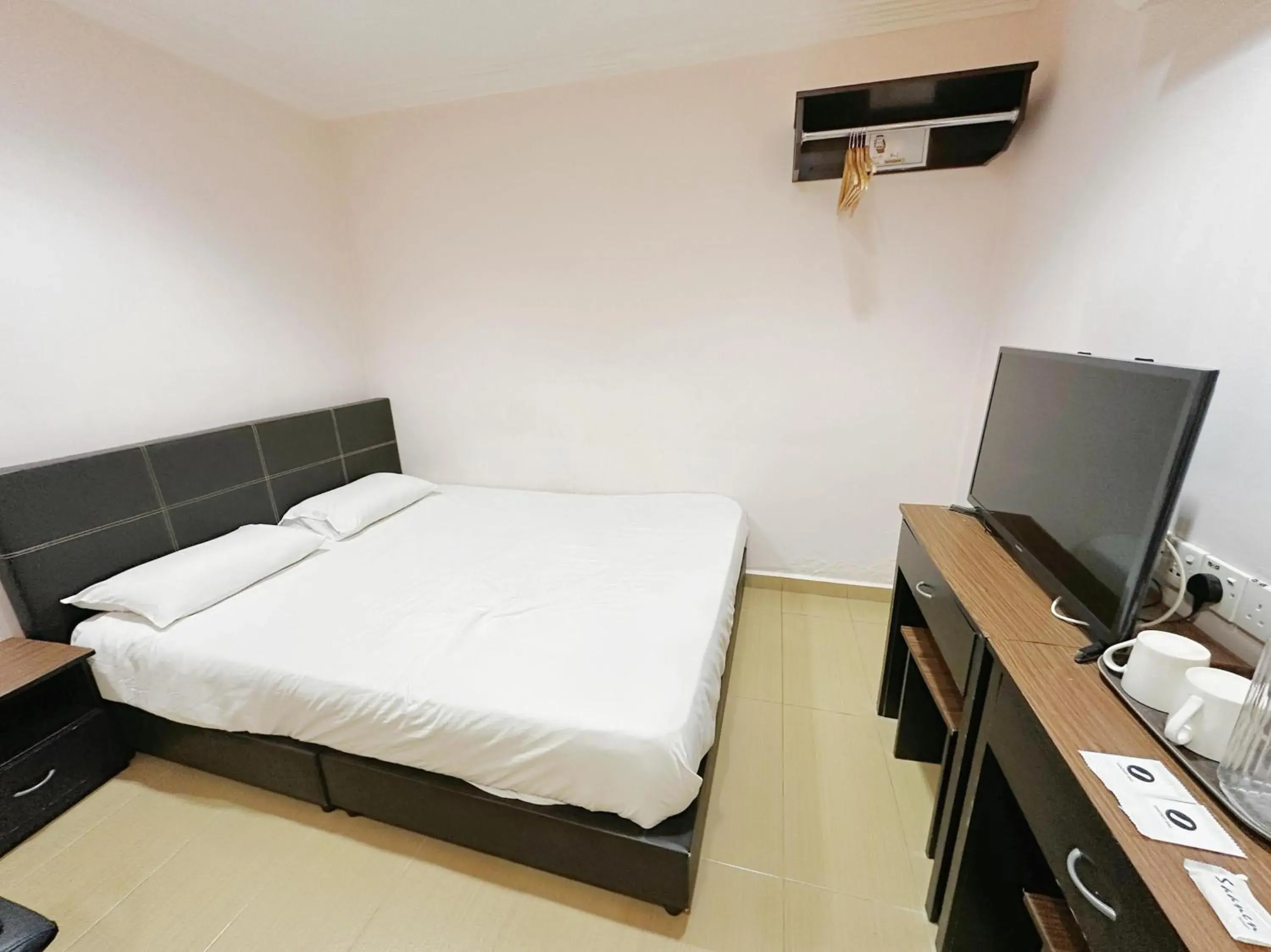 Standard Queen Room in Hotel O Tasik Utama Standard Queen Room in Hotel O Tasik Utama