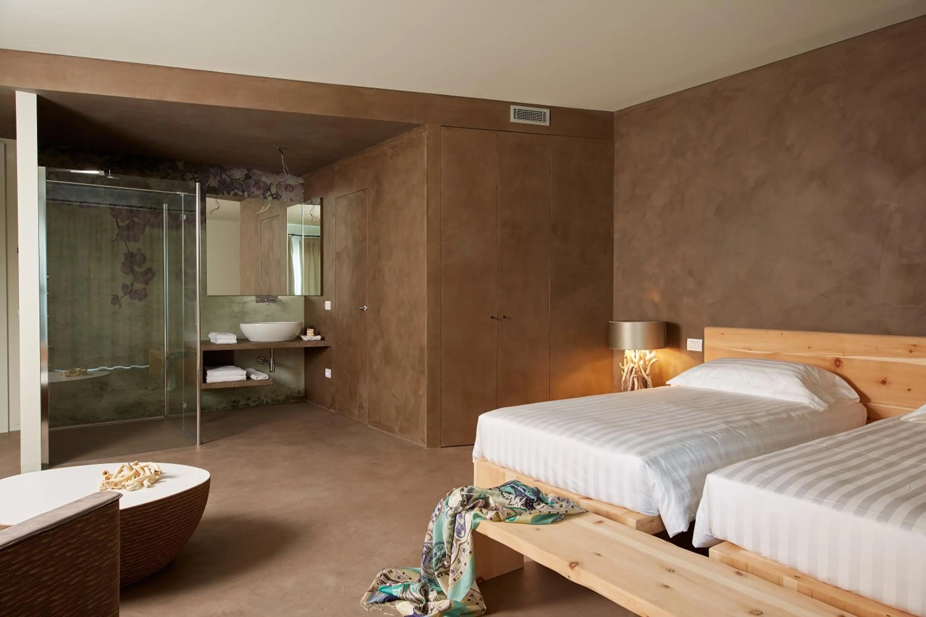 Shower, Bed in Boutique Hotel Oche Selvatiche