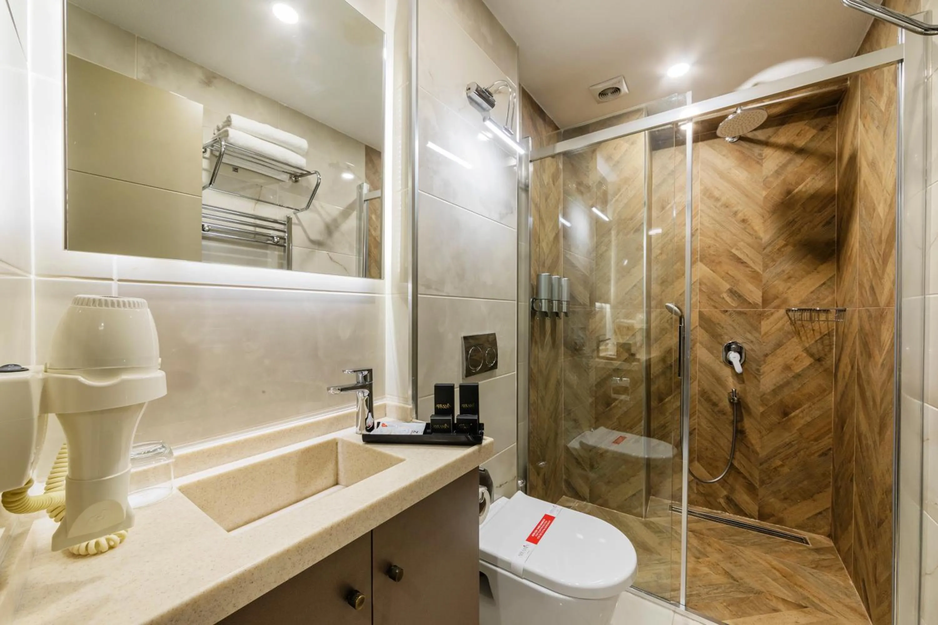 Shower in Ayramin Deluxe Hotel Taksim
