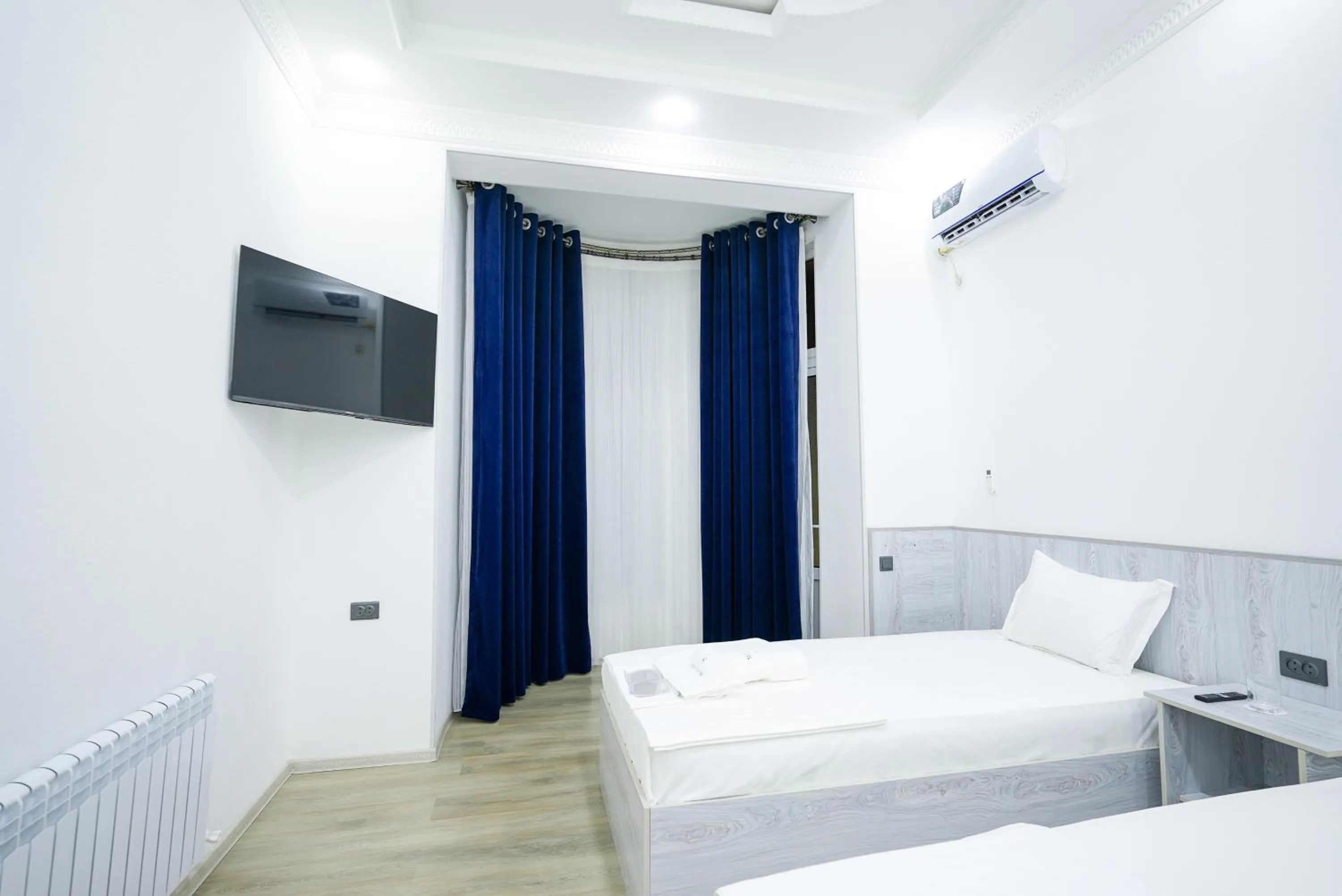 Photo of the whole room, Bed in Chehran Hotel