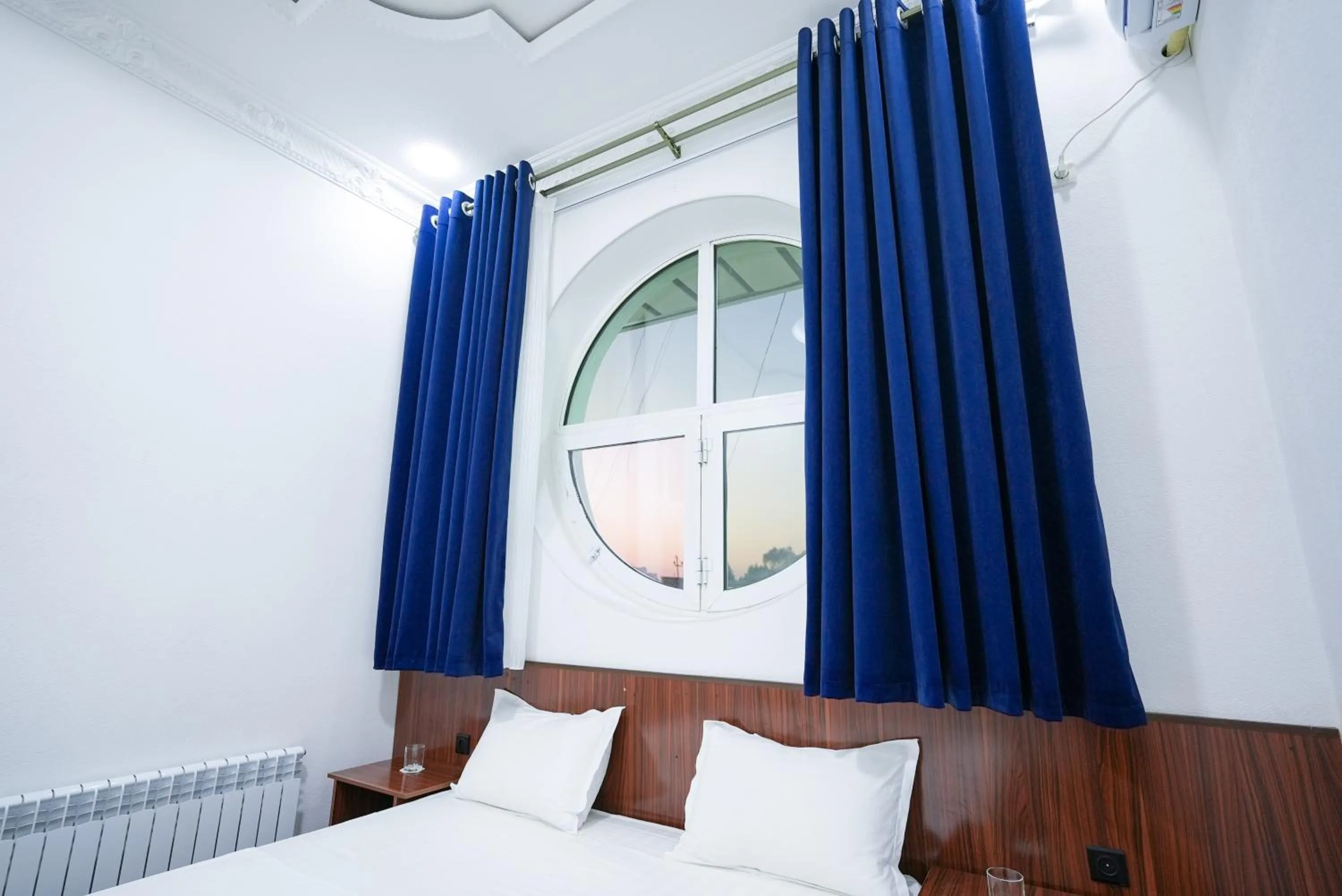 Photo of the whole room, Bed in Chehran Hotel