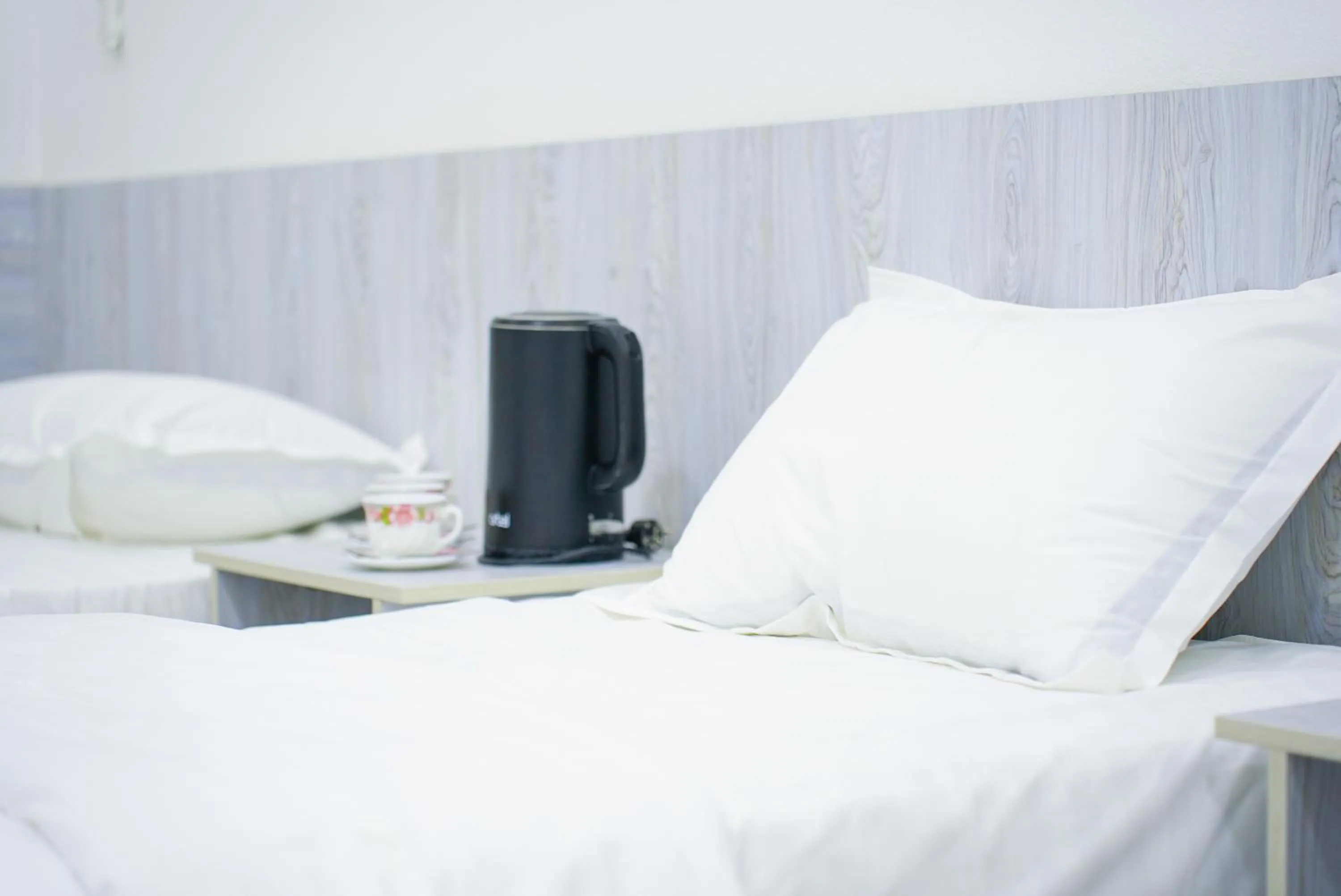 Photo of the whole room, Bed in Chehran Hotel