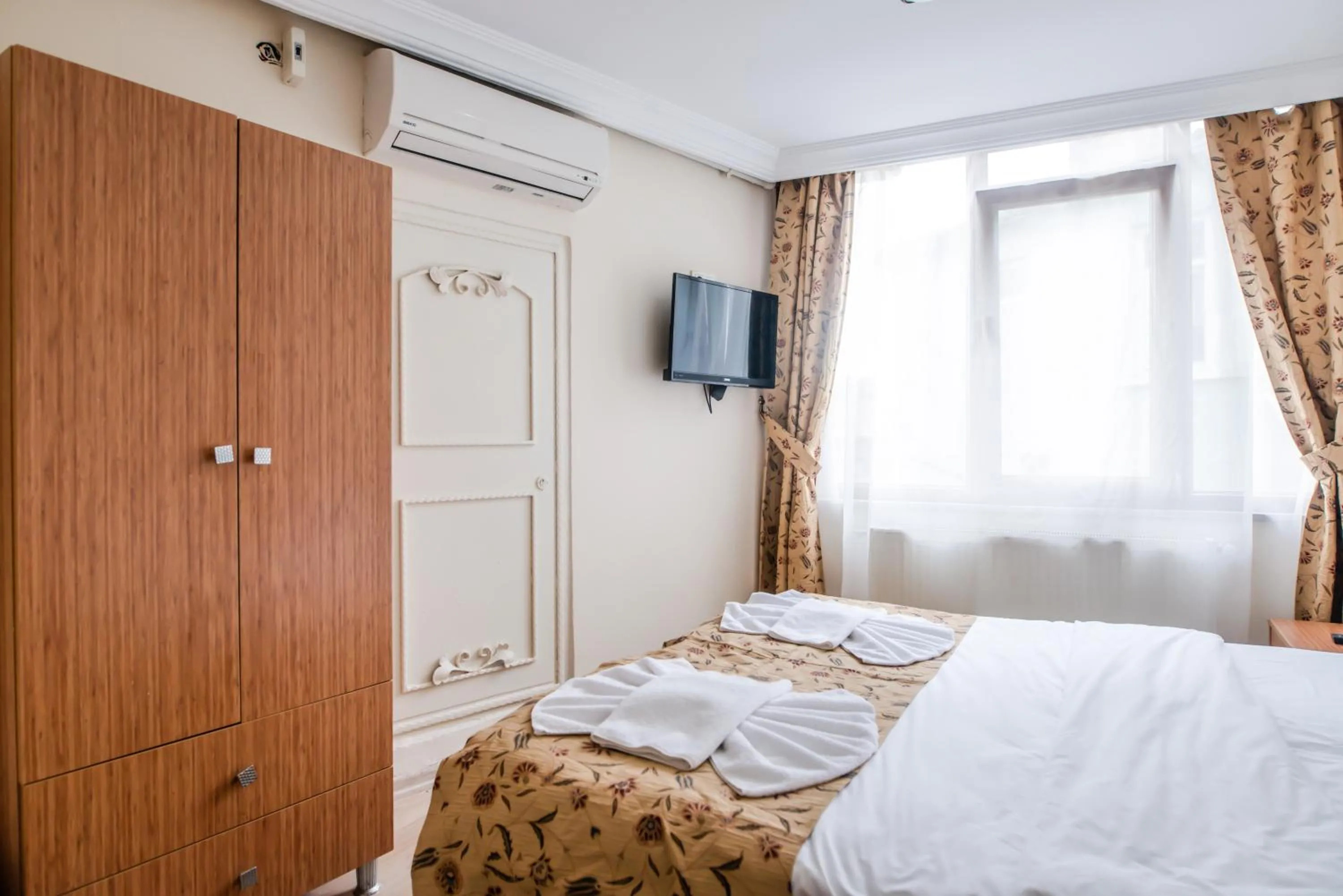 Bed in Camelot Apartment