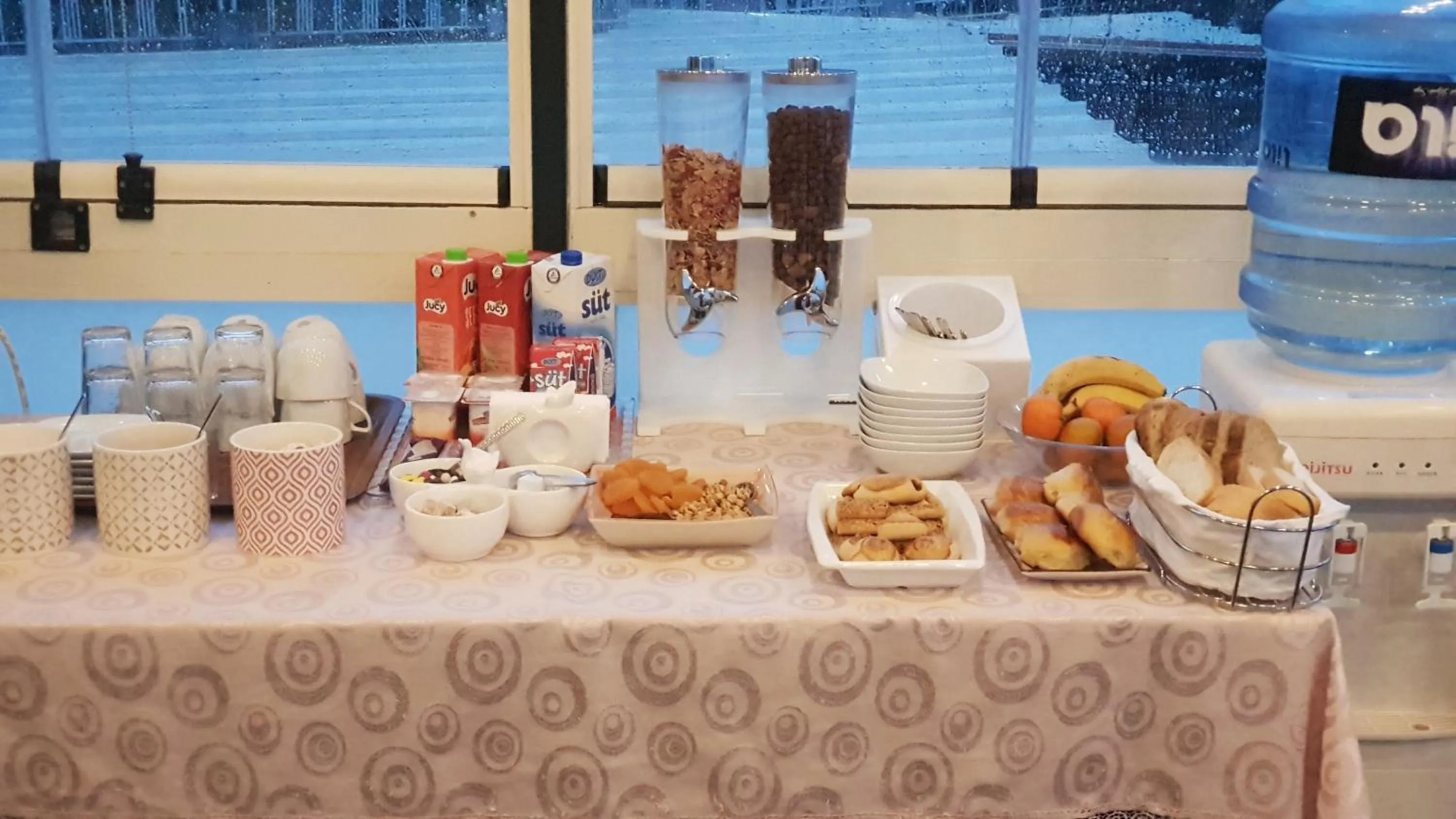 Food and drinks in Camelot Apartment