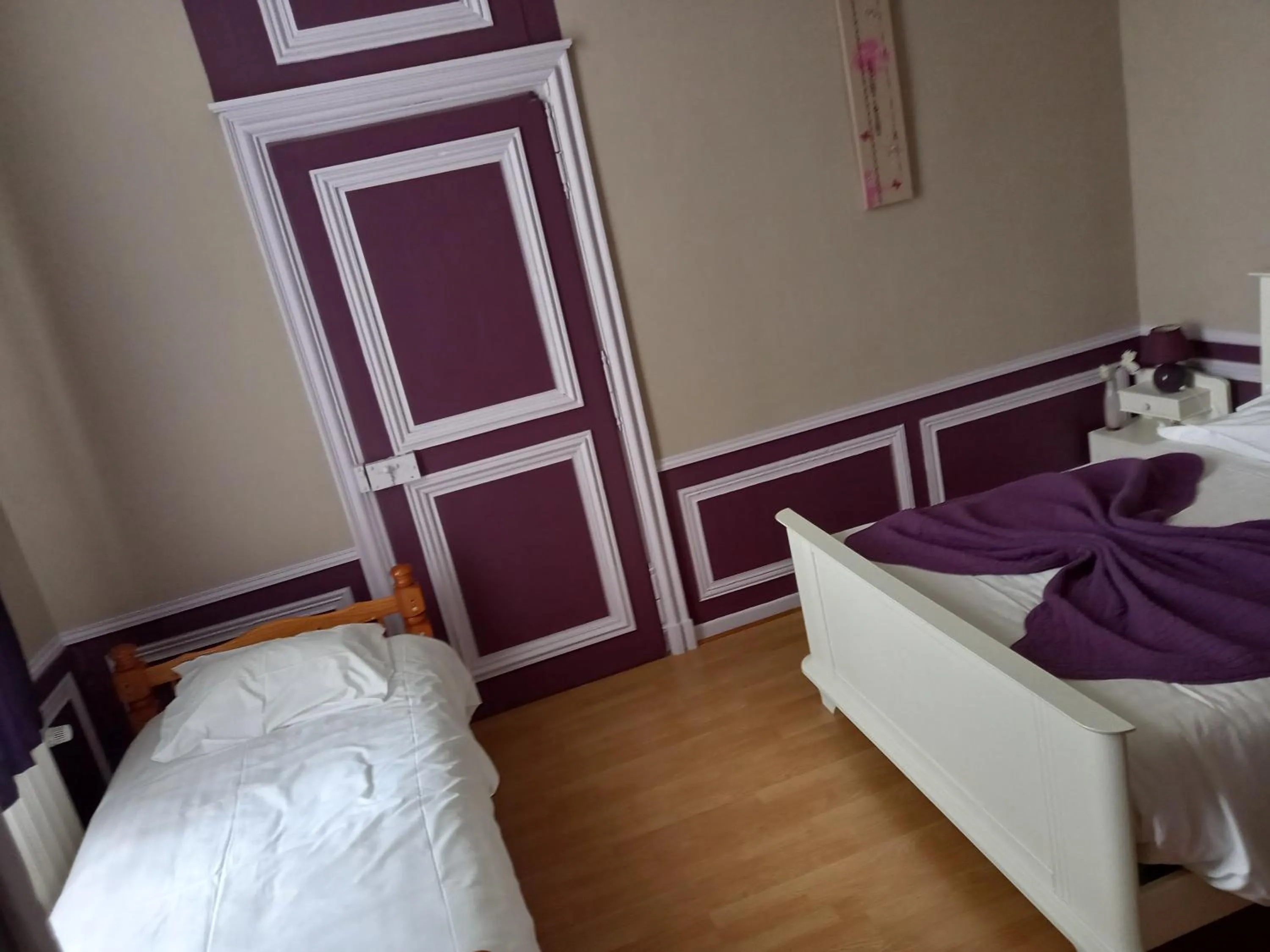 Family, Bed in Le Chateau de Buchy