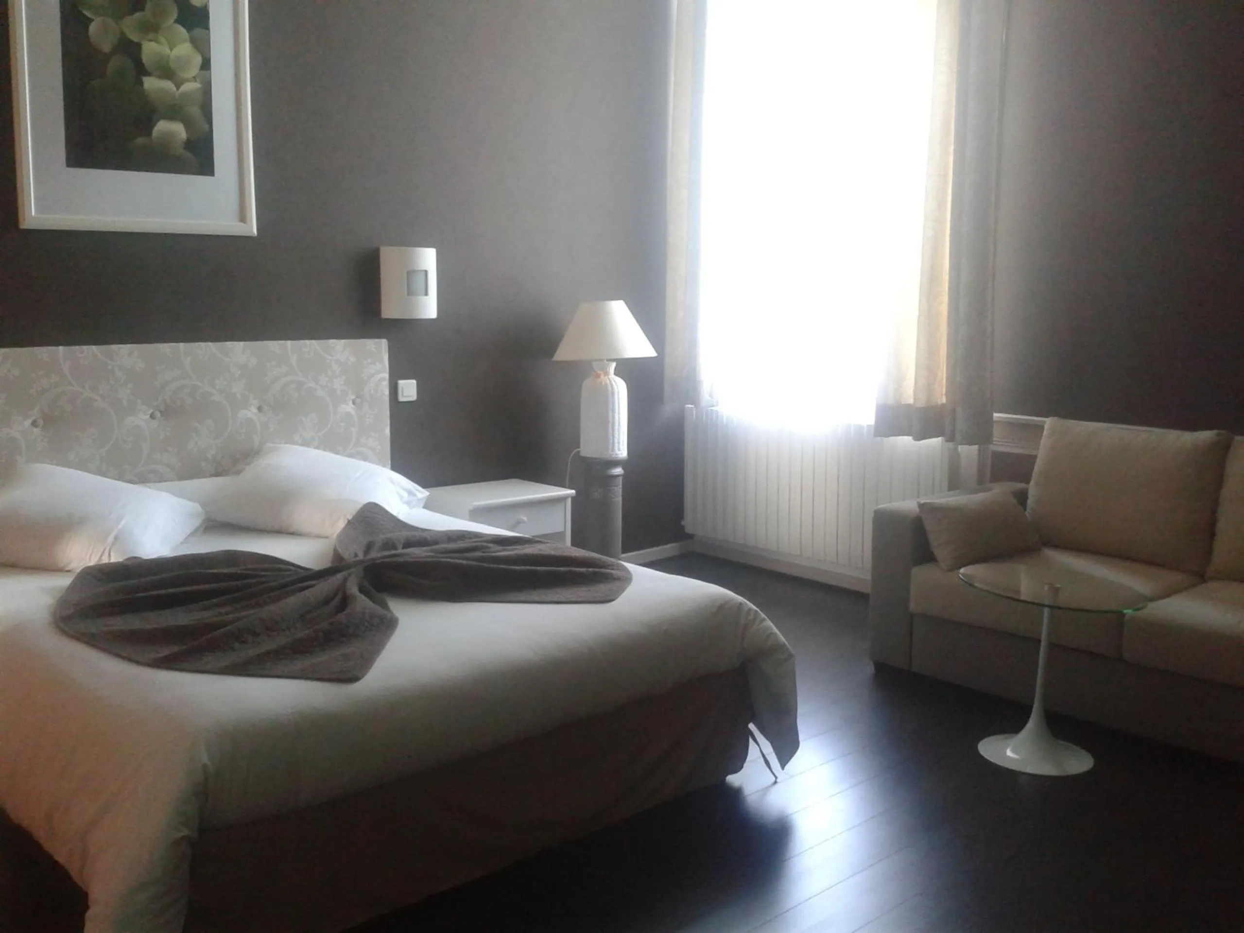 Photo of the whole room, Bed in Le Chateau de Buchy