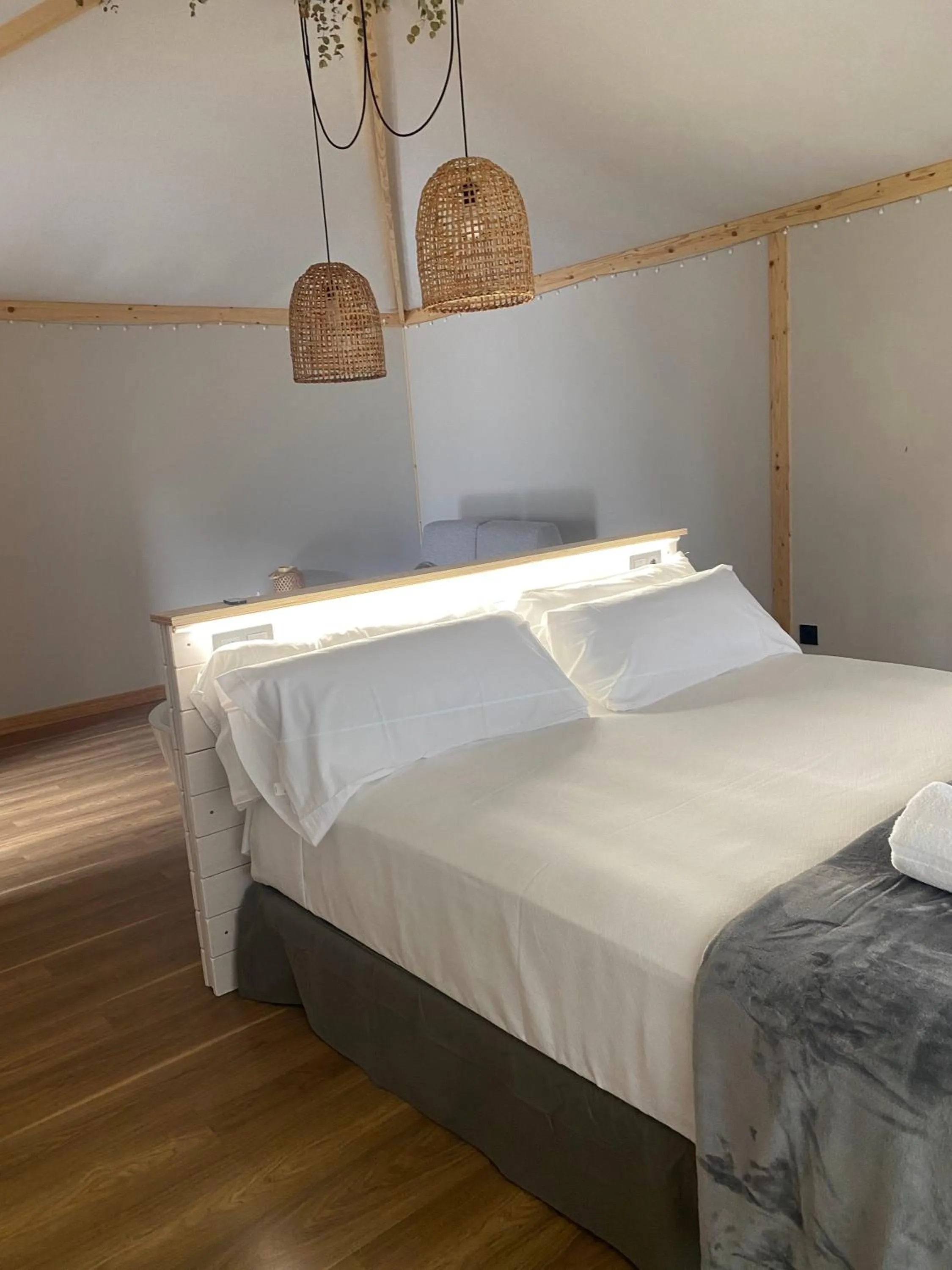 Photo of the whole room, Bed in Albergue Jakue