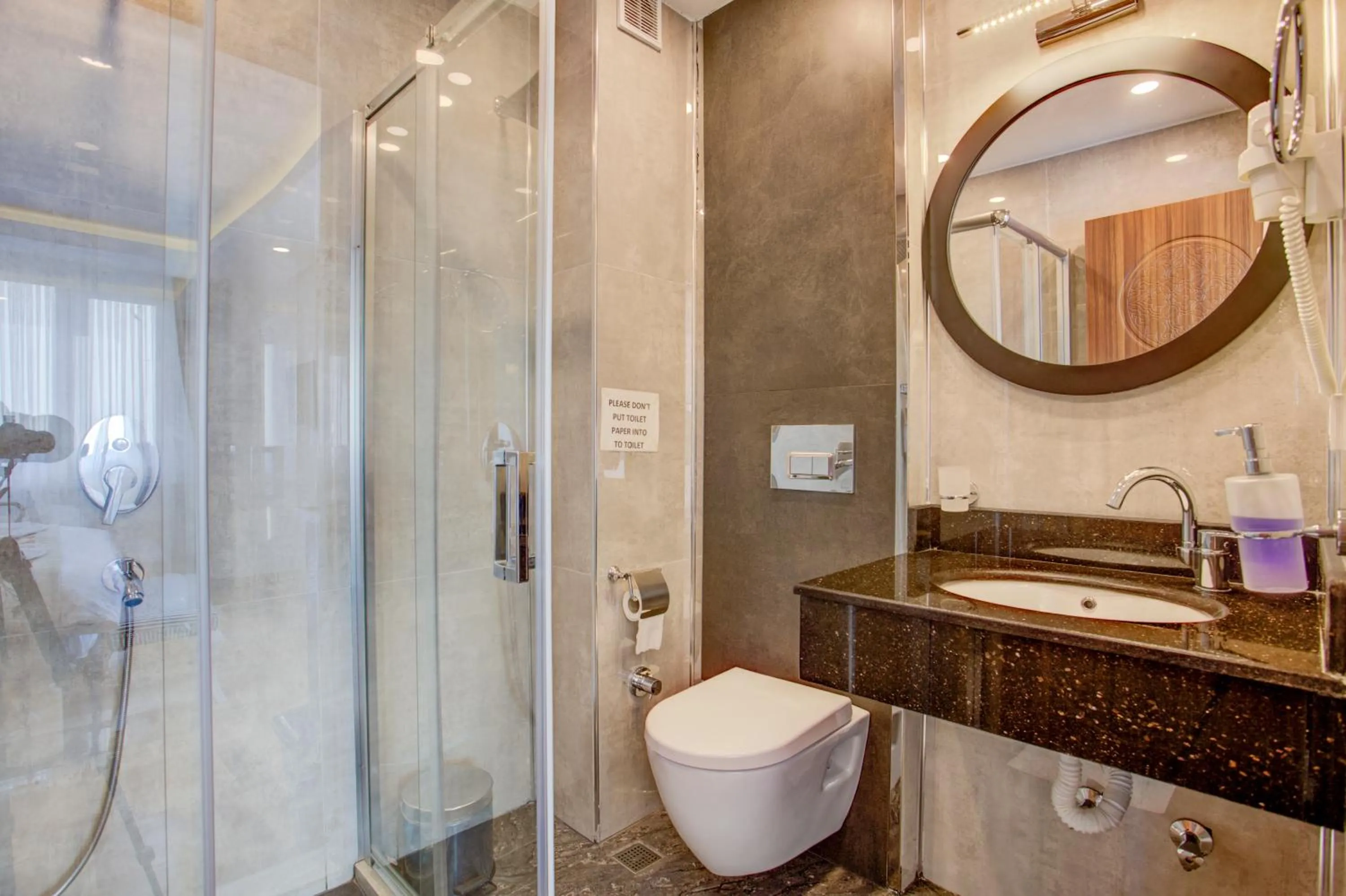 Shower in Violin Hotel Sultanahmet