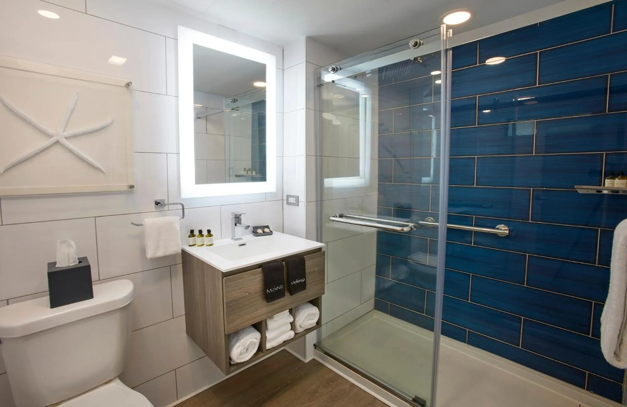 Shower in Carina Bay Boutique All inclusive Resort & Casino