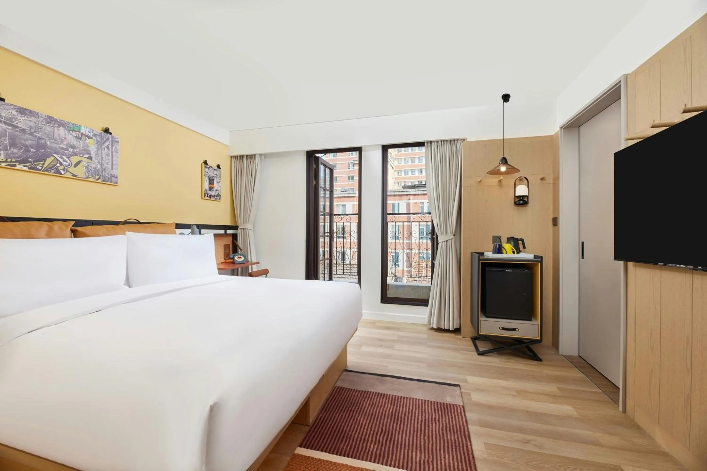 Photo of the whole room, Bed in Moxy Shanghai Putuo