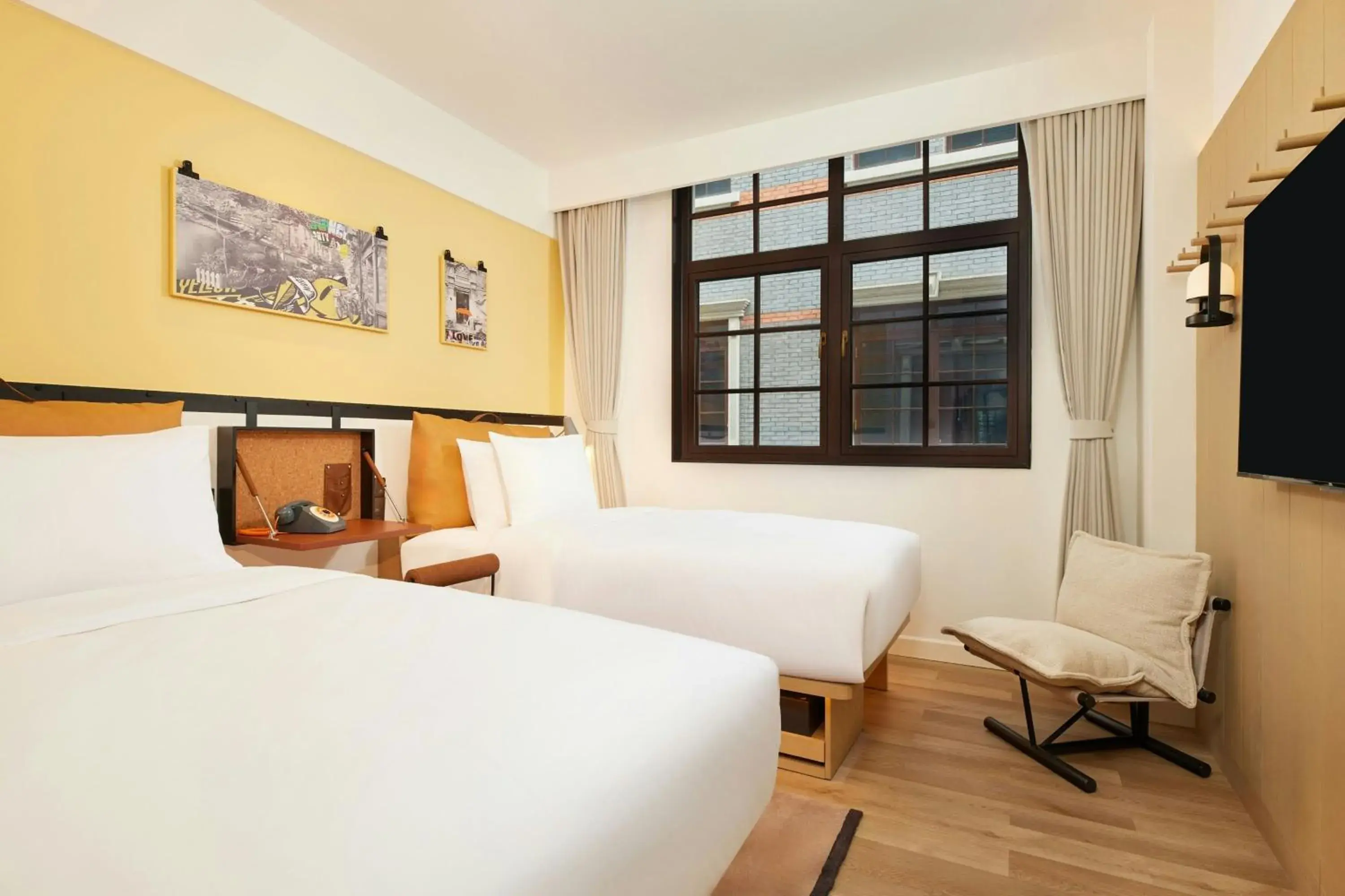Standard Twin Room with City View in Moxy Shanghai Putuo Standard Twin Room with City View in Moxy Shanghai Putuo