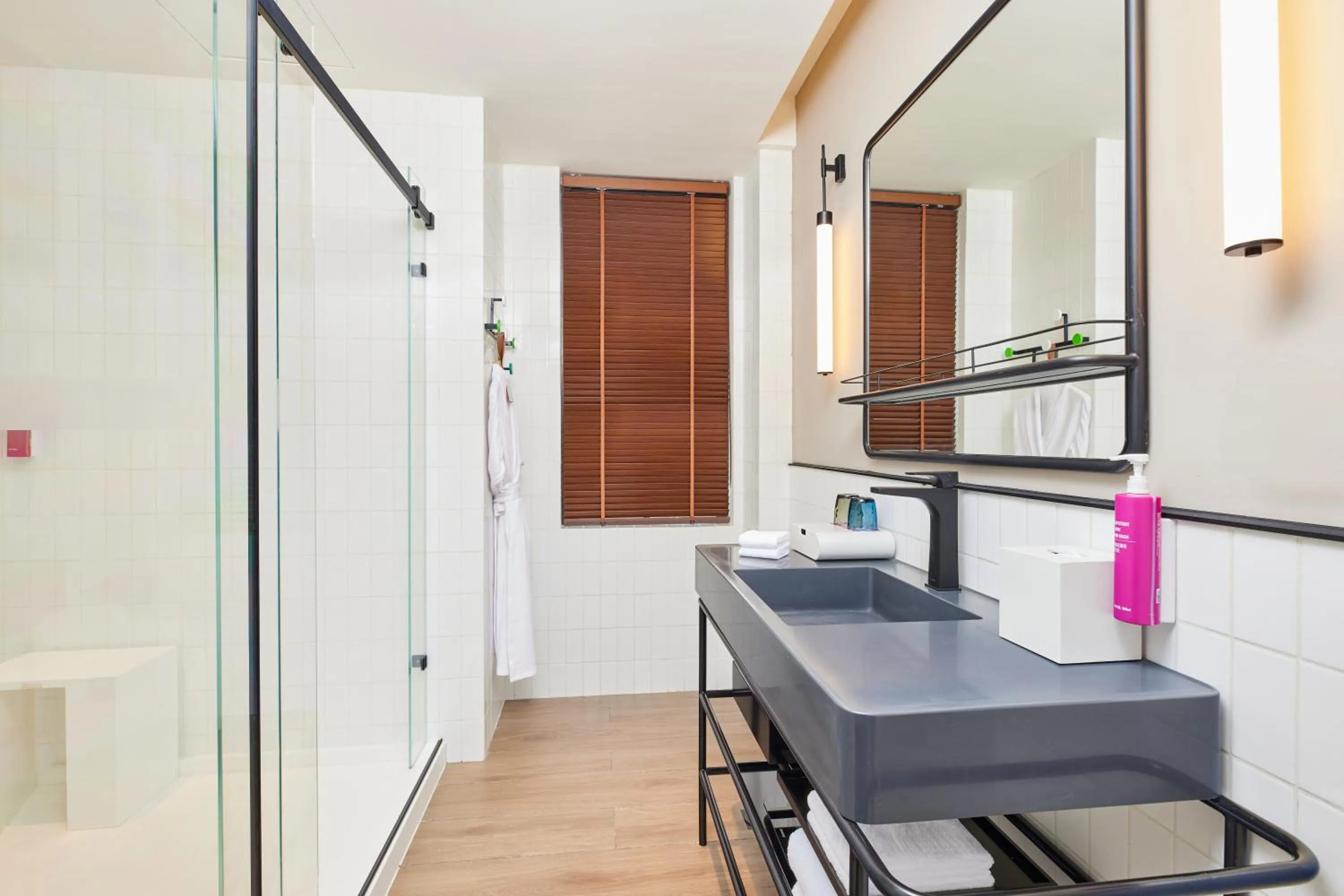 Shower in Moxy Shanghai Putuo