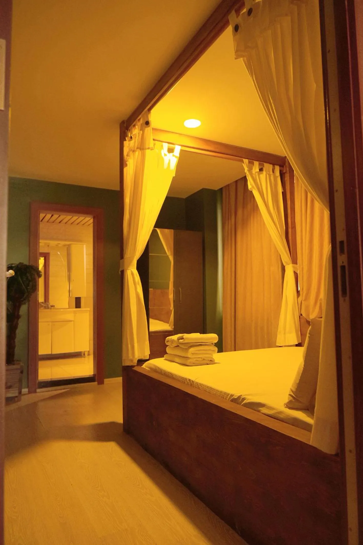 Bedroom, Bed in Park 12