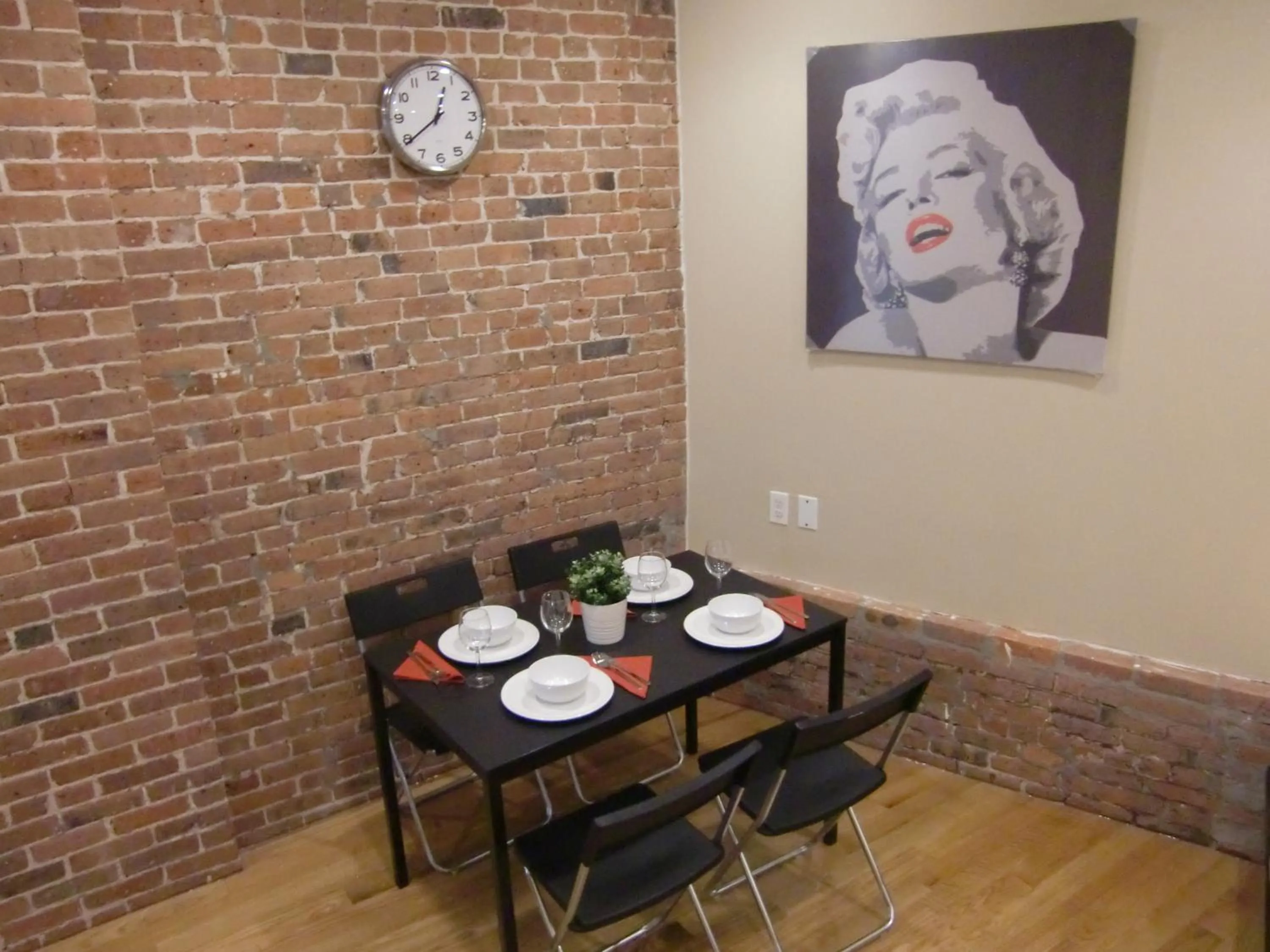 Dining area in Studios Midtown Manhattan