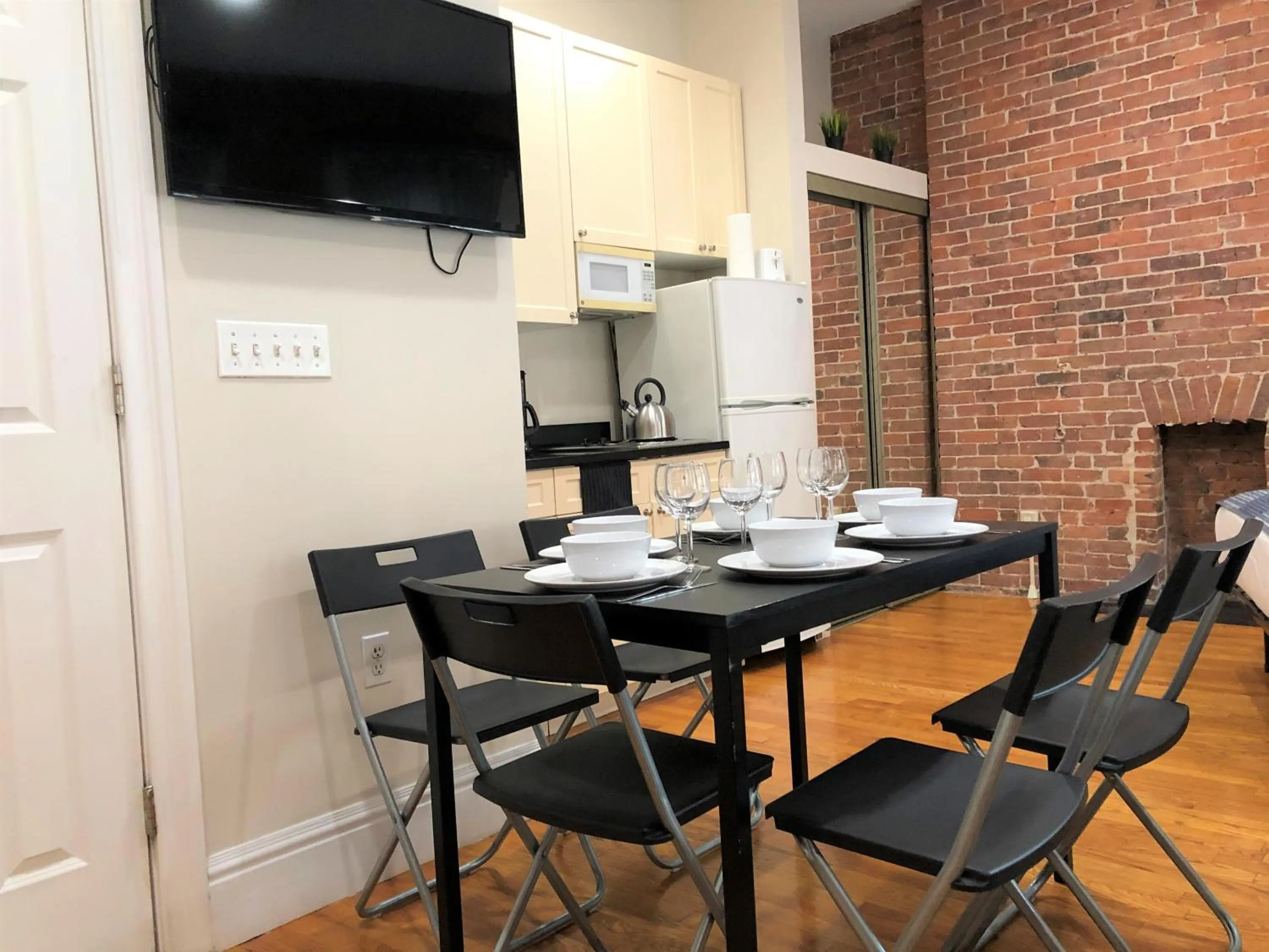 Dining area in Studios Midtown Manhattan