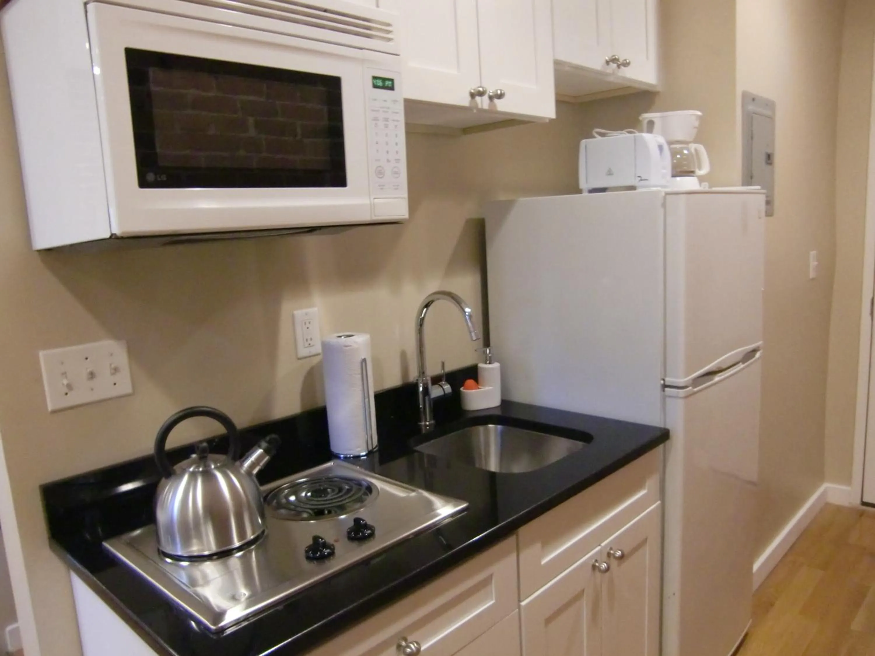 Kitchen or kitchenette in Studios Midtown Manhattan