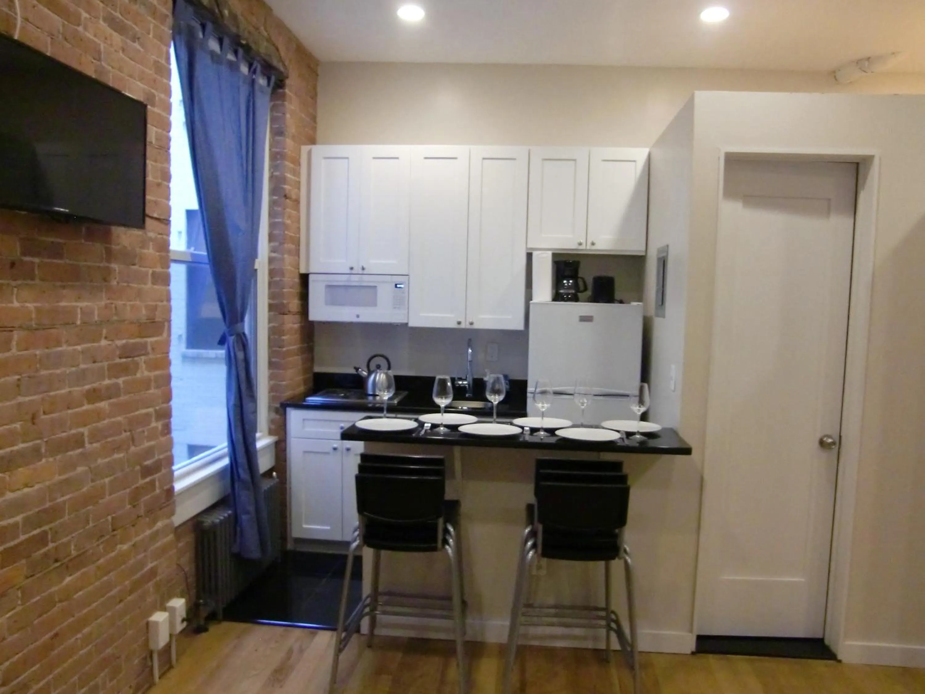 Kitchen or kitchenette in Studios Midtown Manhattan