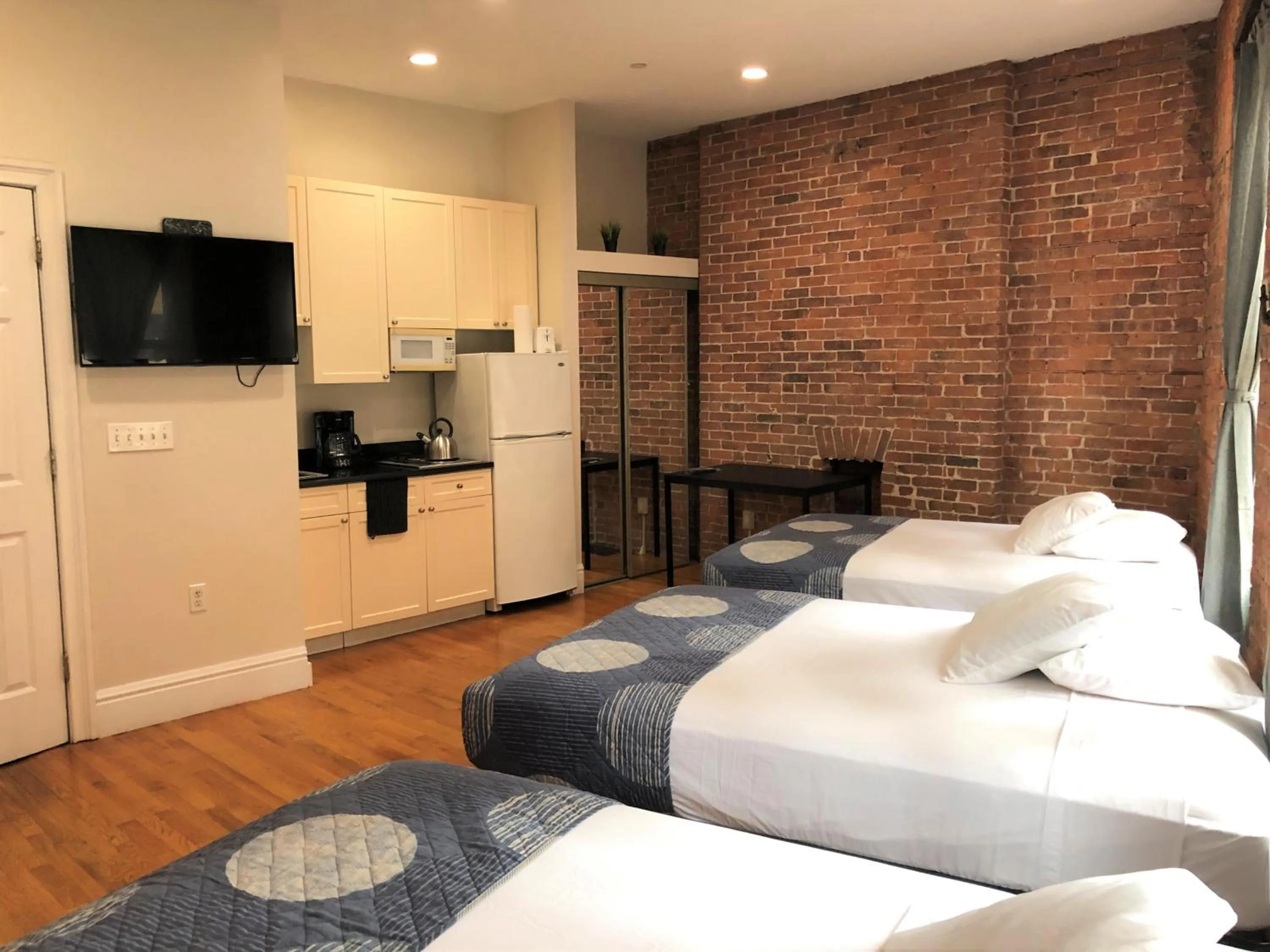 Photo of the whole room, Bed in Studios Midtown Manhattan