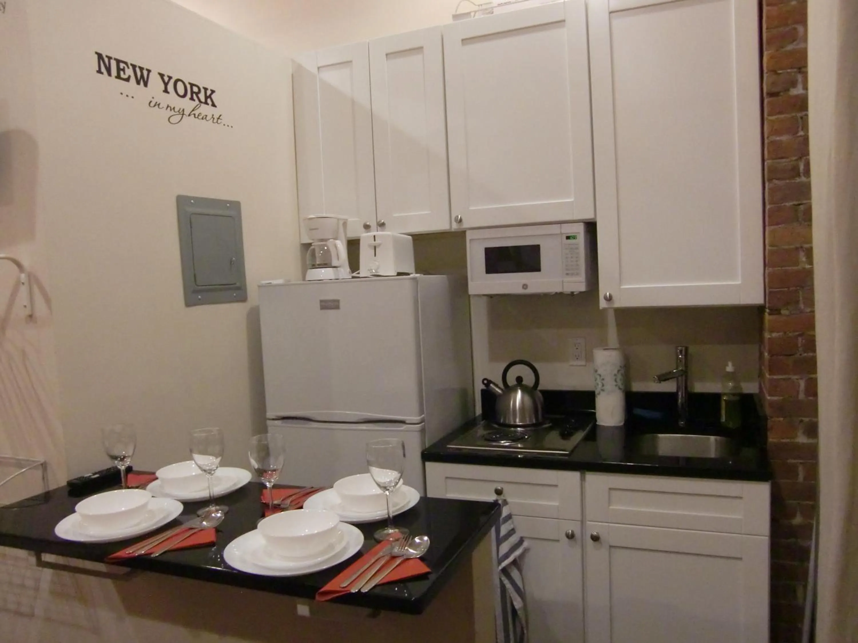 Kitchen or kitchenette in Studios Midtown Manhattan