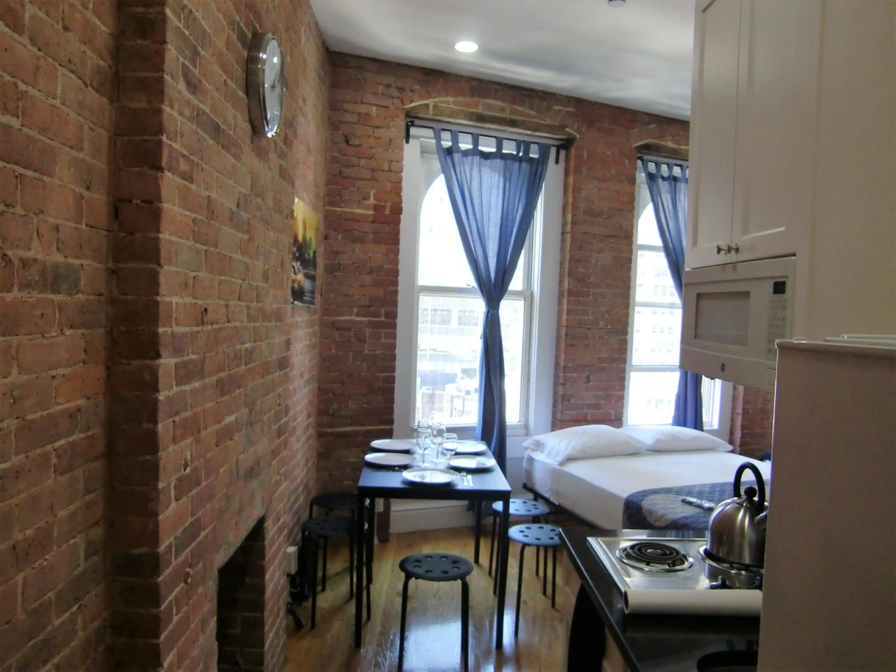 Bedroom, Bed in Studios Midtown Manhattan