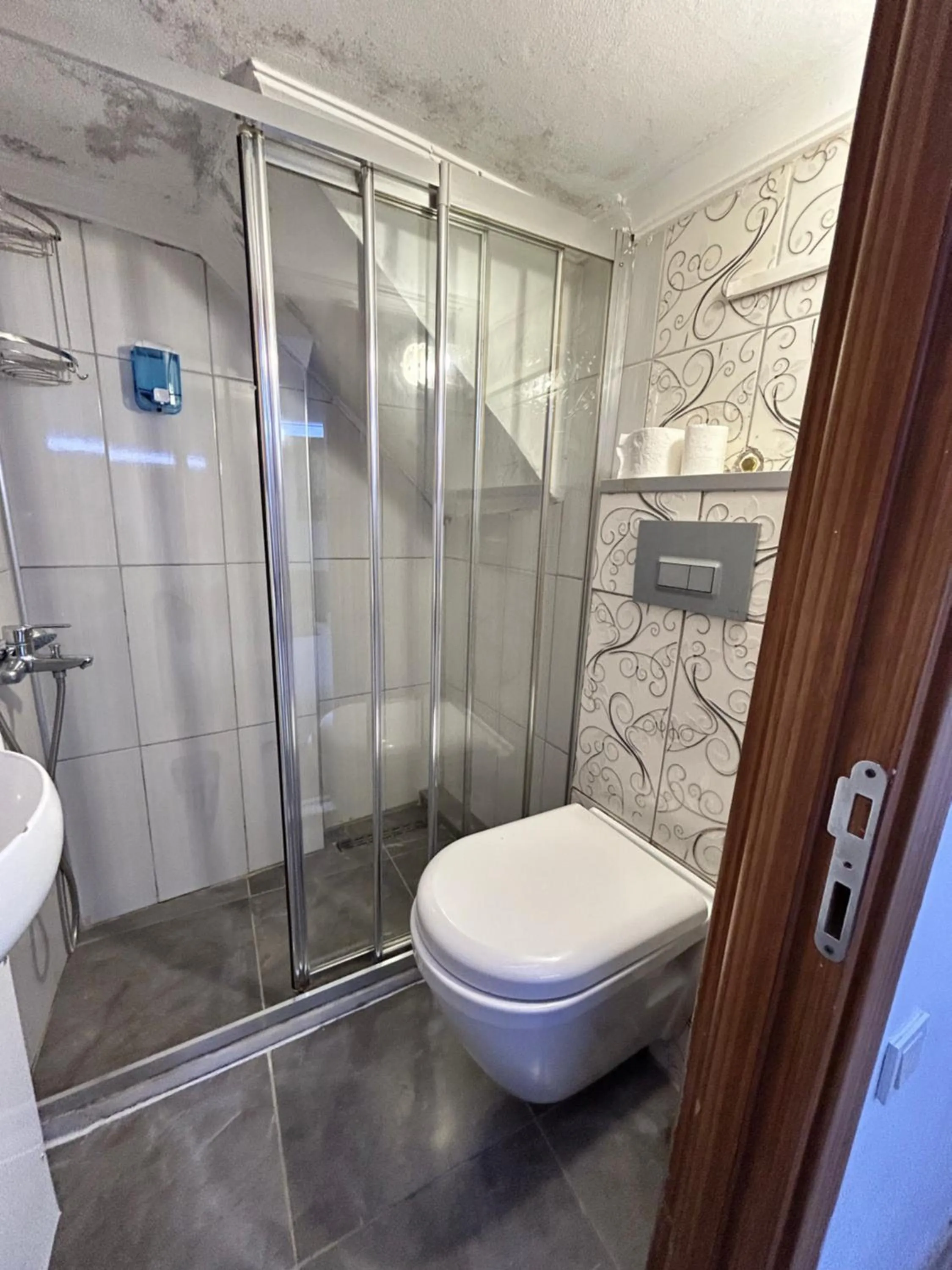 Shower in Viva Sirkeci Butik Hotel