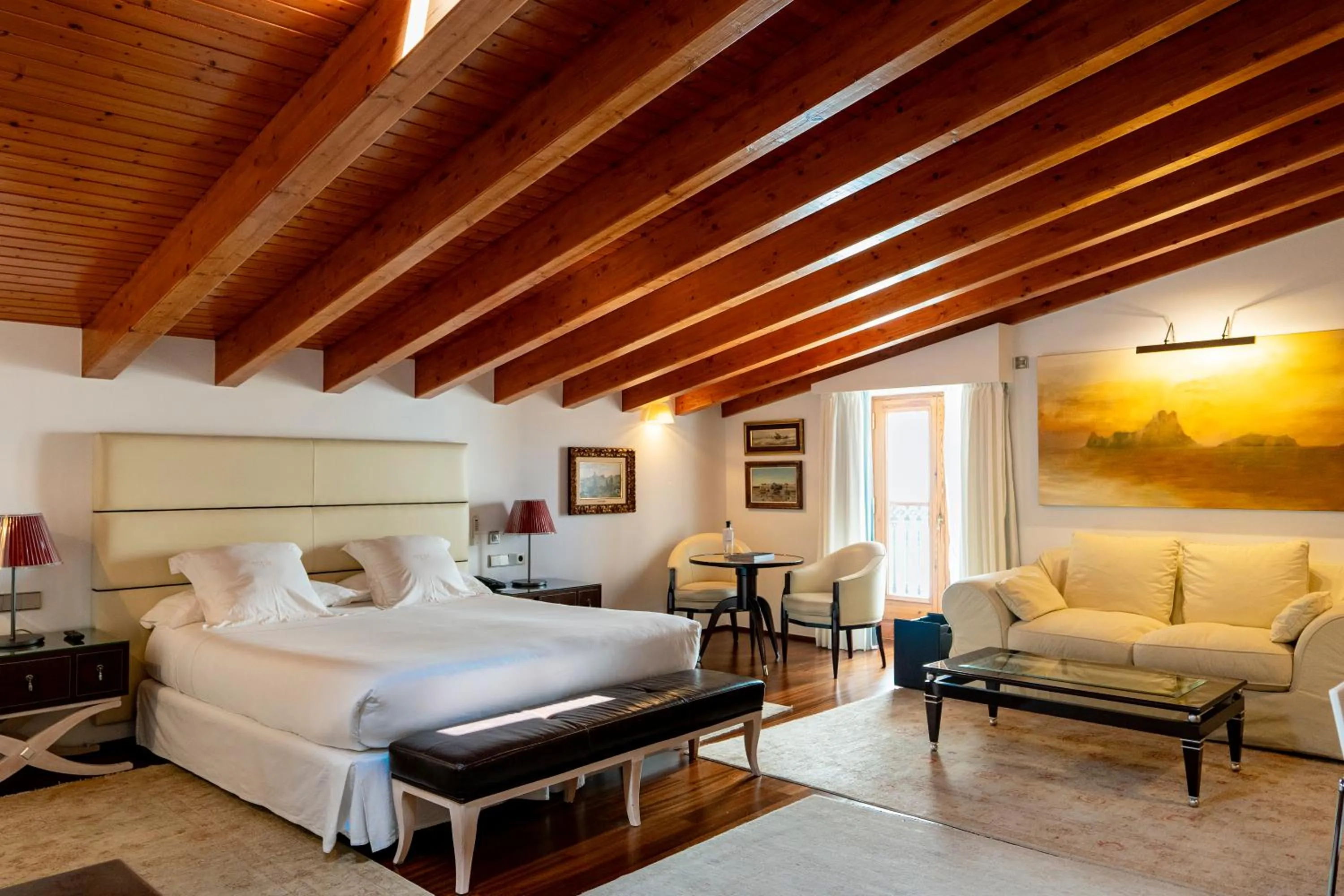 Bed in Mirador de Dalt Vila-Relais & Chateaux