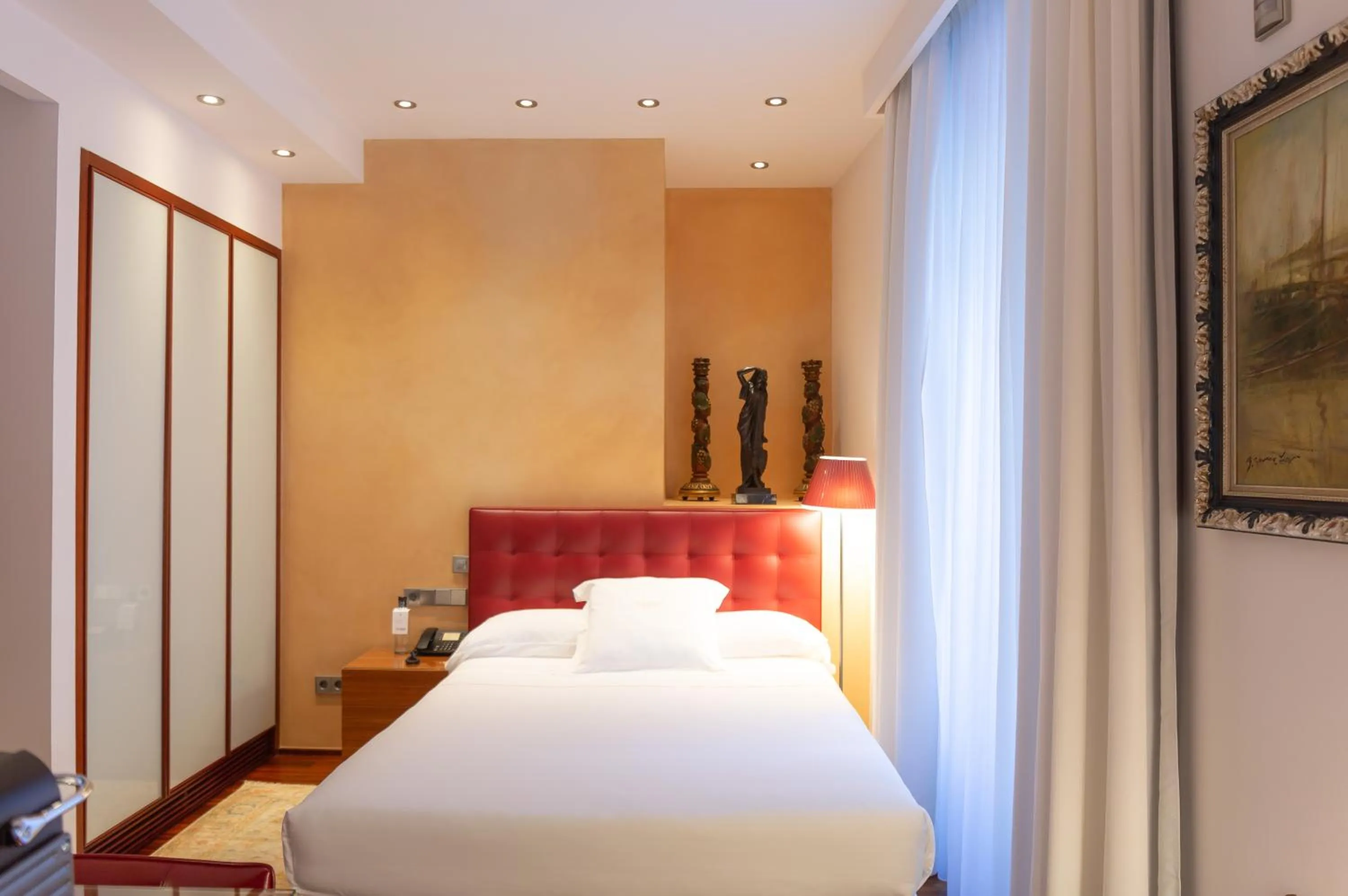 Bed in Mirador de Dalt Vila-Relais & Chateaux