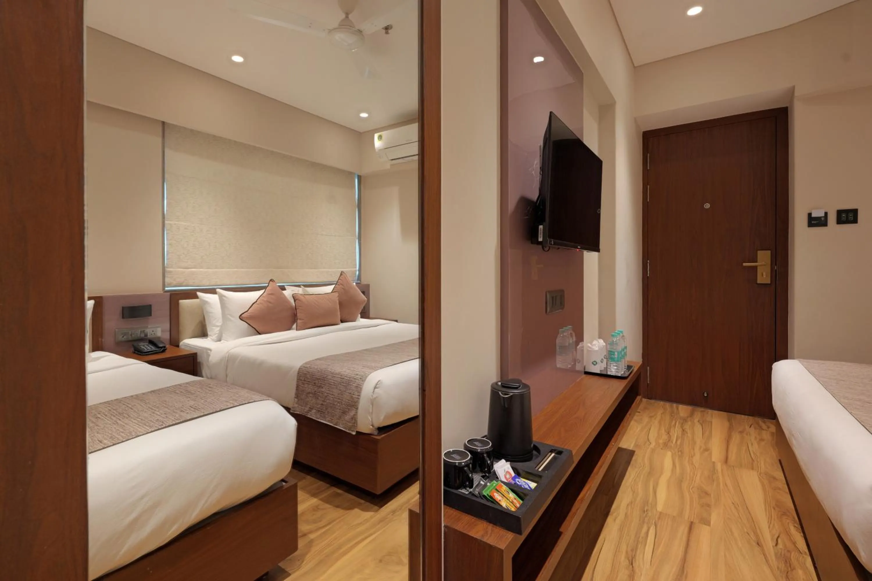TV and multimedia, Bed in Hotel Flexi Residency Mumbai International Airport