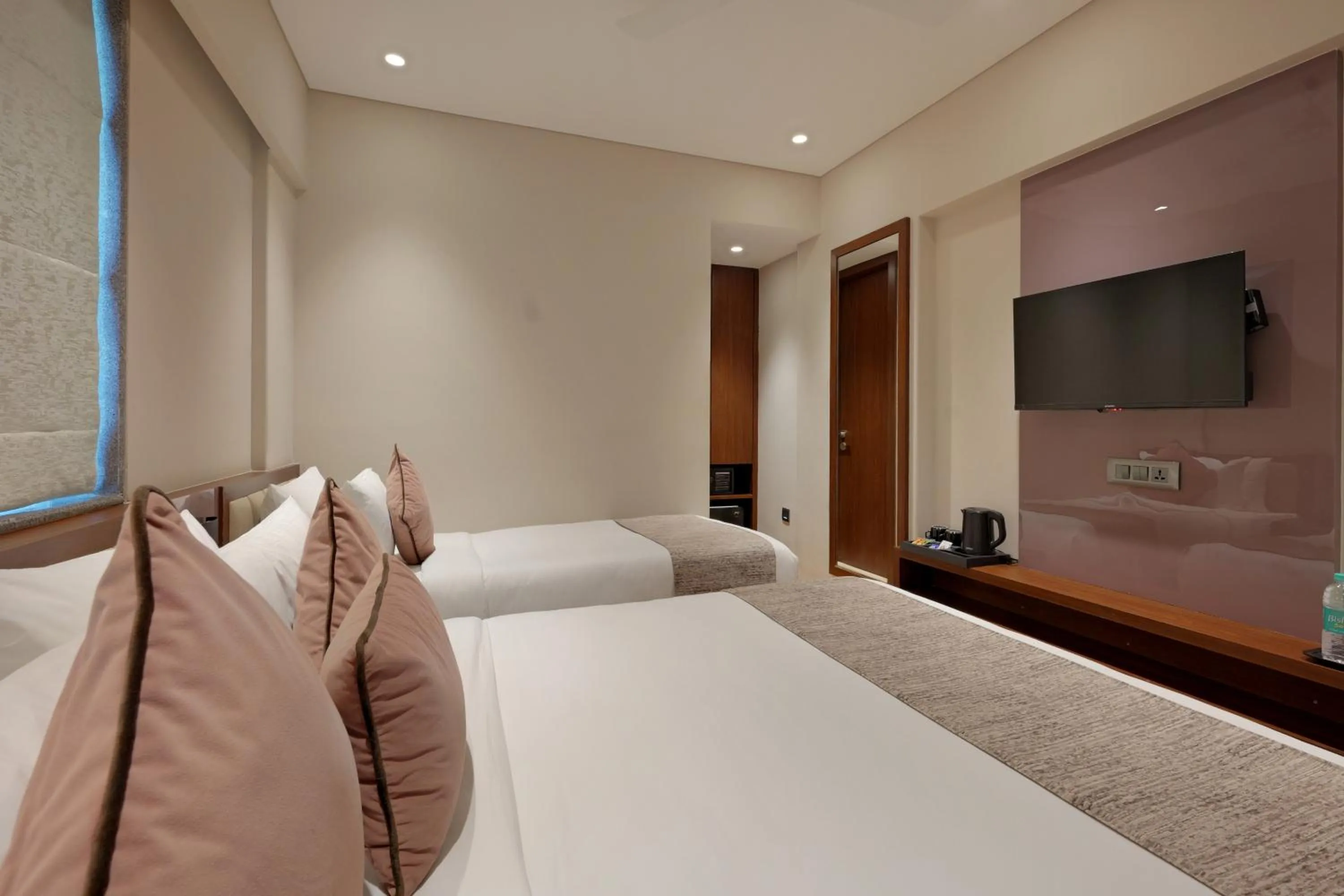 TV and multimedia, Bed in Hotel Flexi Residency Mumbai International Airport