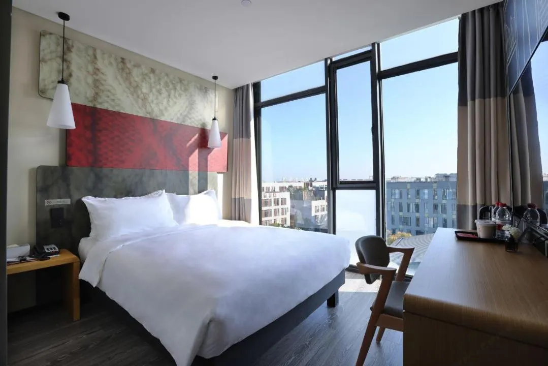 Bed in ibis Shanghai International Tourism Resort Xiupu Road