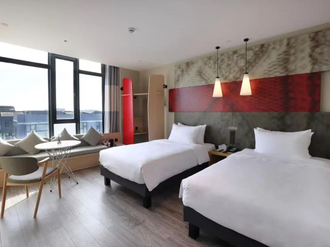Bed in ibis Shanghai International Tourism Resort Xiupu Road