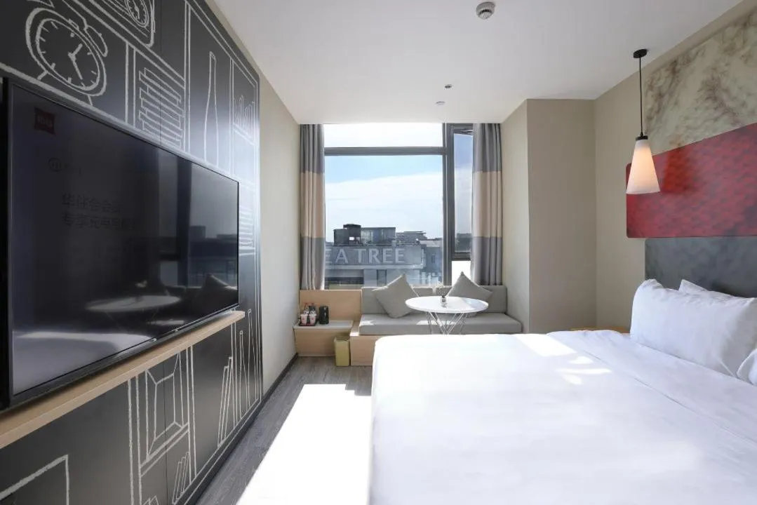 Bed in ibis Shanghai International Tourism Resort Xiupu Road