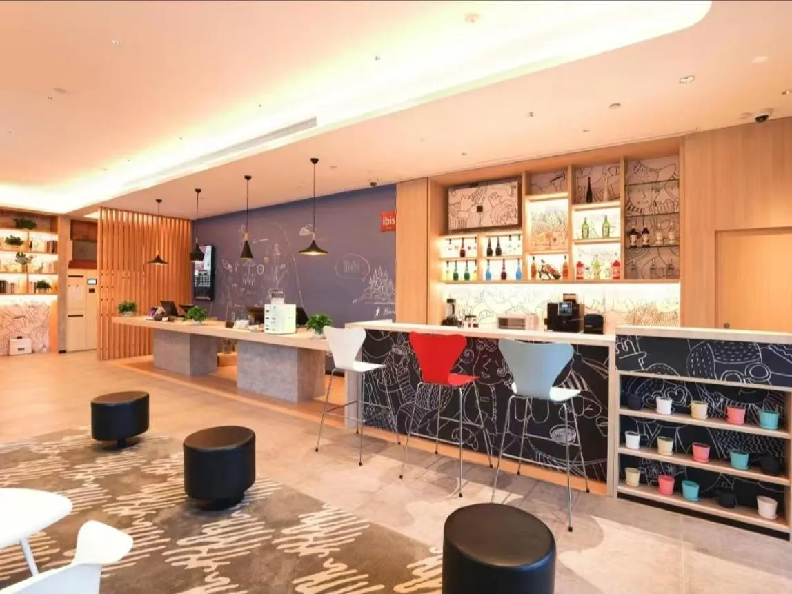 Lobby or reception in ibis Shanghai International Tourism Resort Xiupu Road