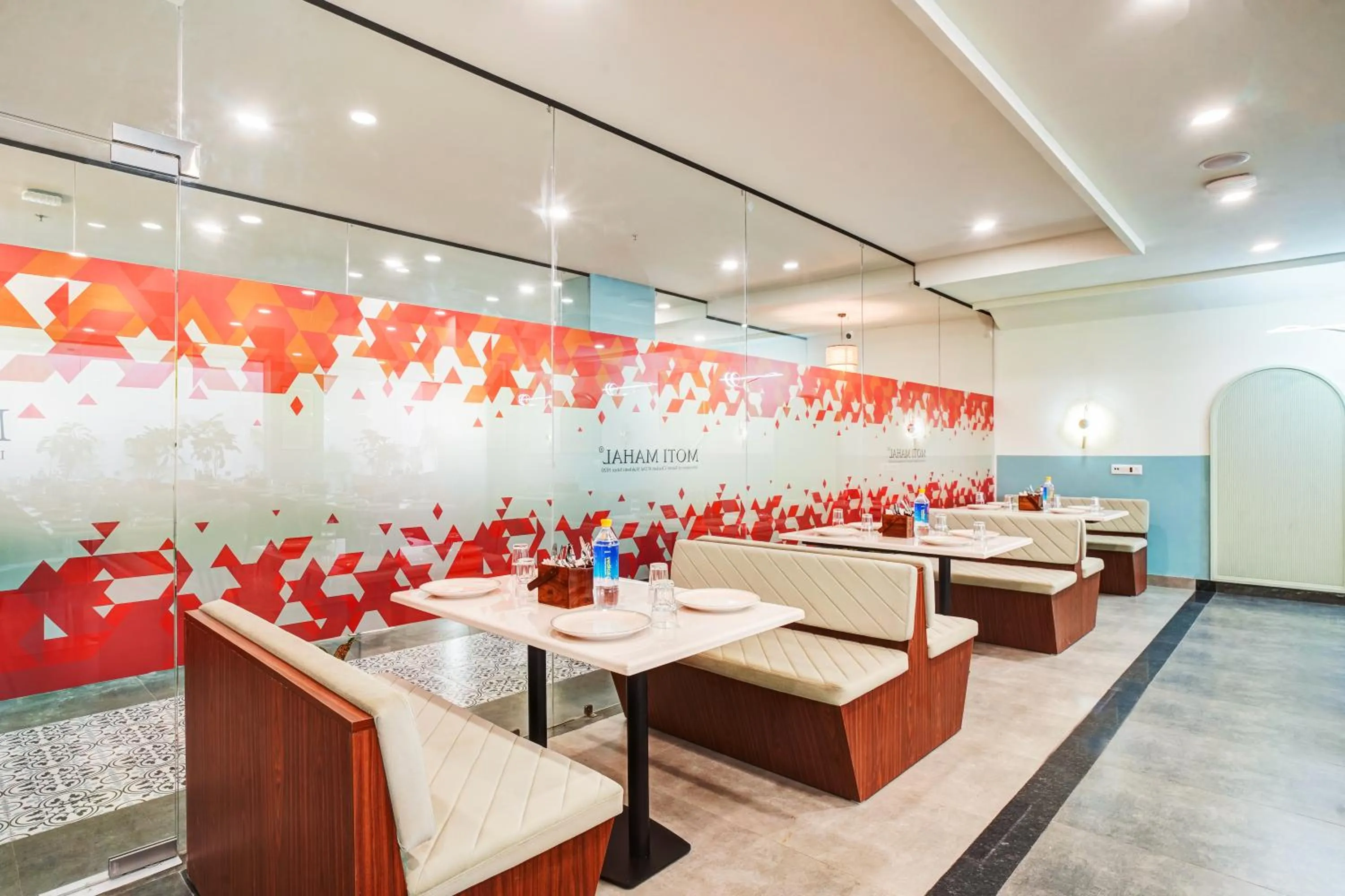 Restaurant/places to eat in Saltstayz Premier - Arjun Marg