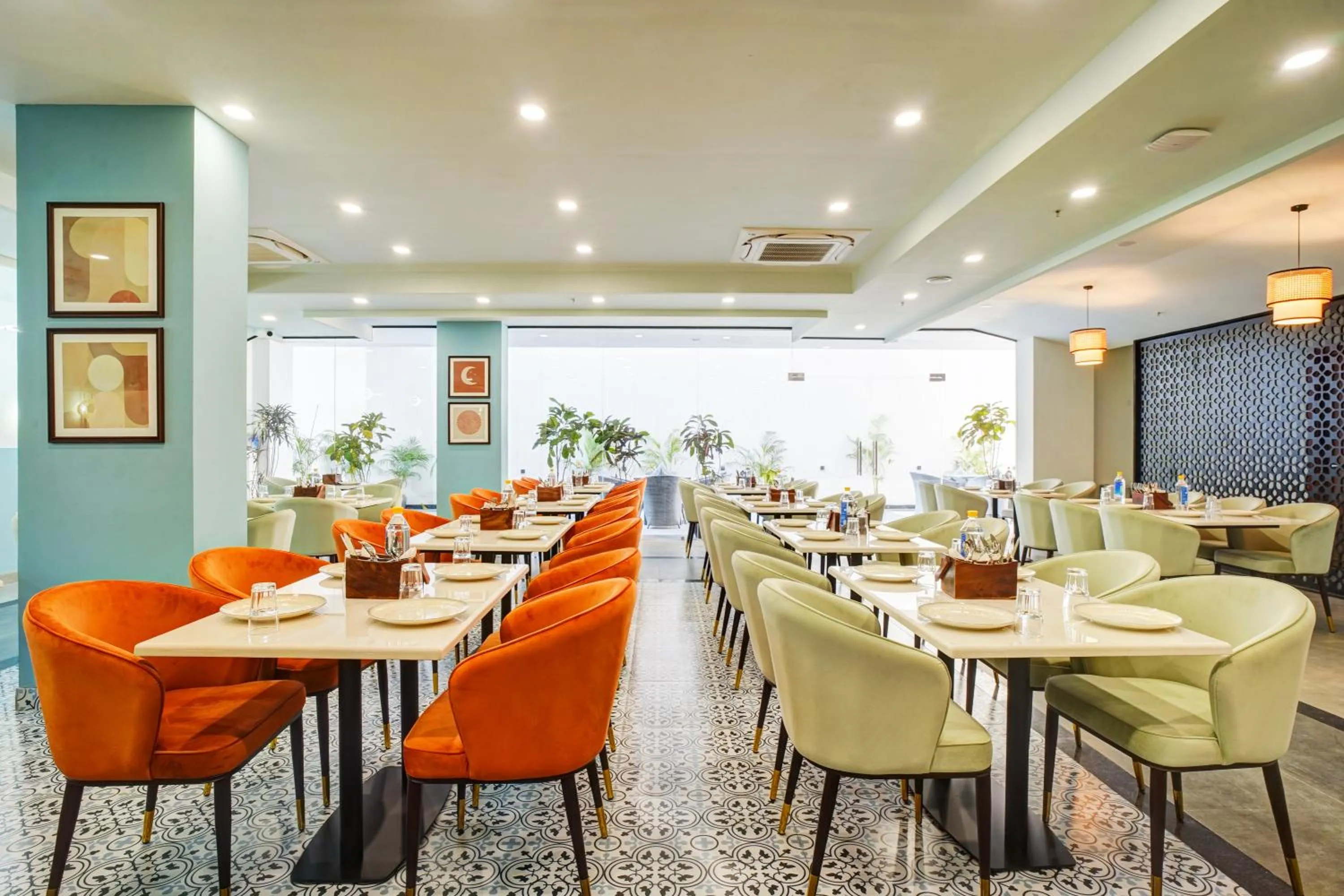 Restaurant/places to eat in Saltstayz Premier - Arjun Marg