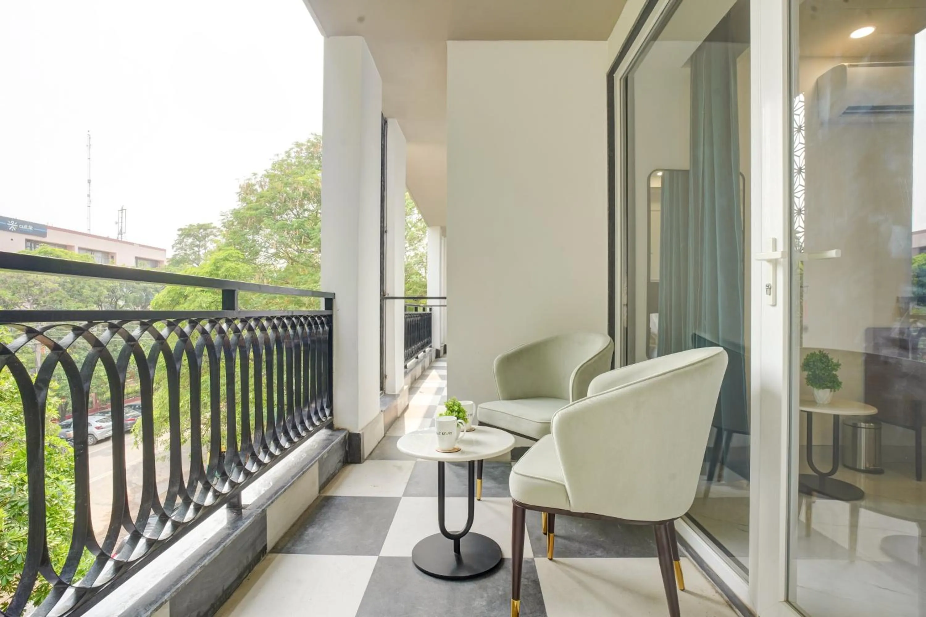 Day in Saltstayz Premier - Arjun Marg